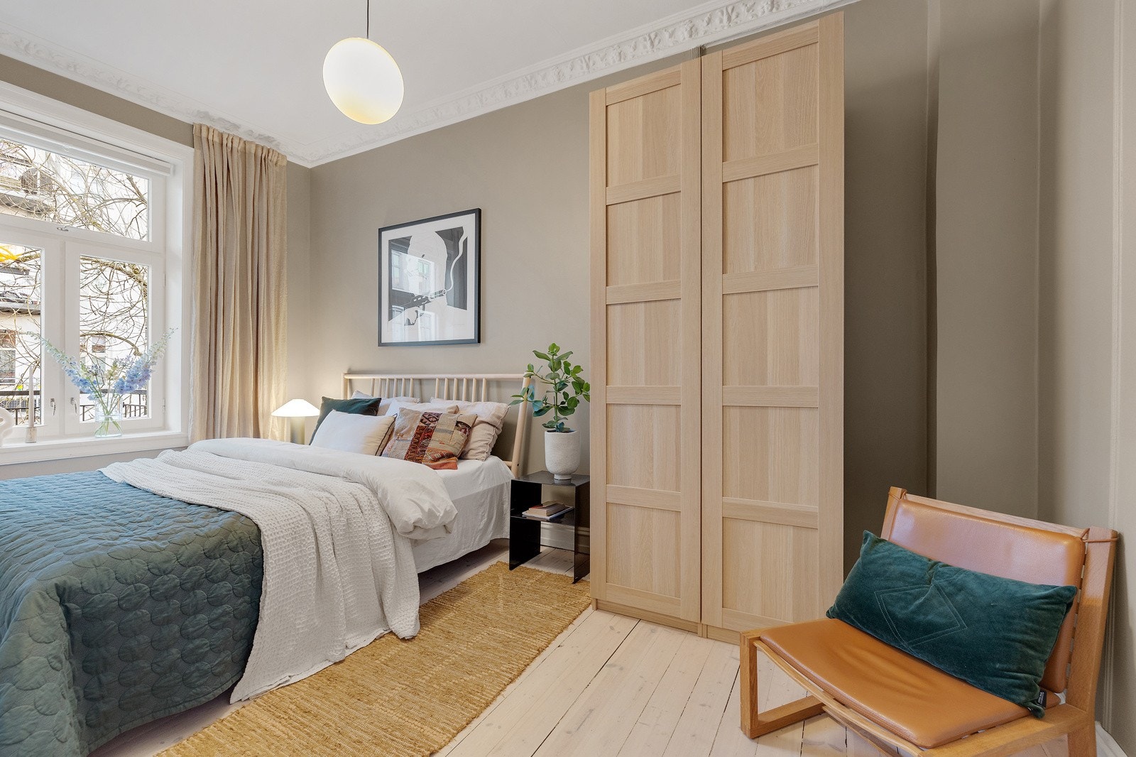 Soverom 1 - Medfølgende garderobeskap Galleribilde