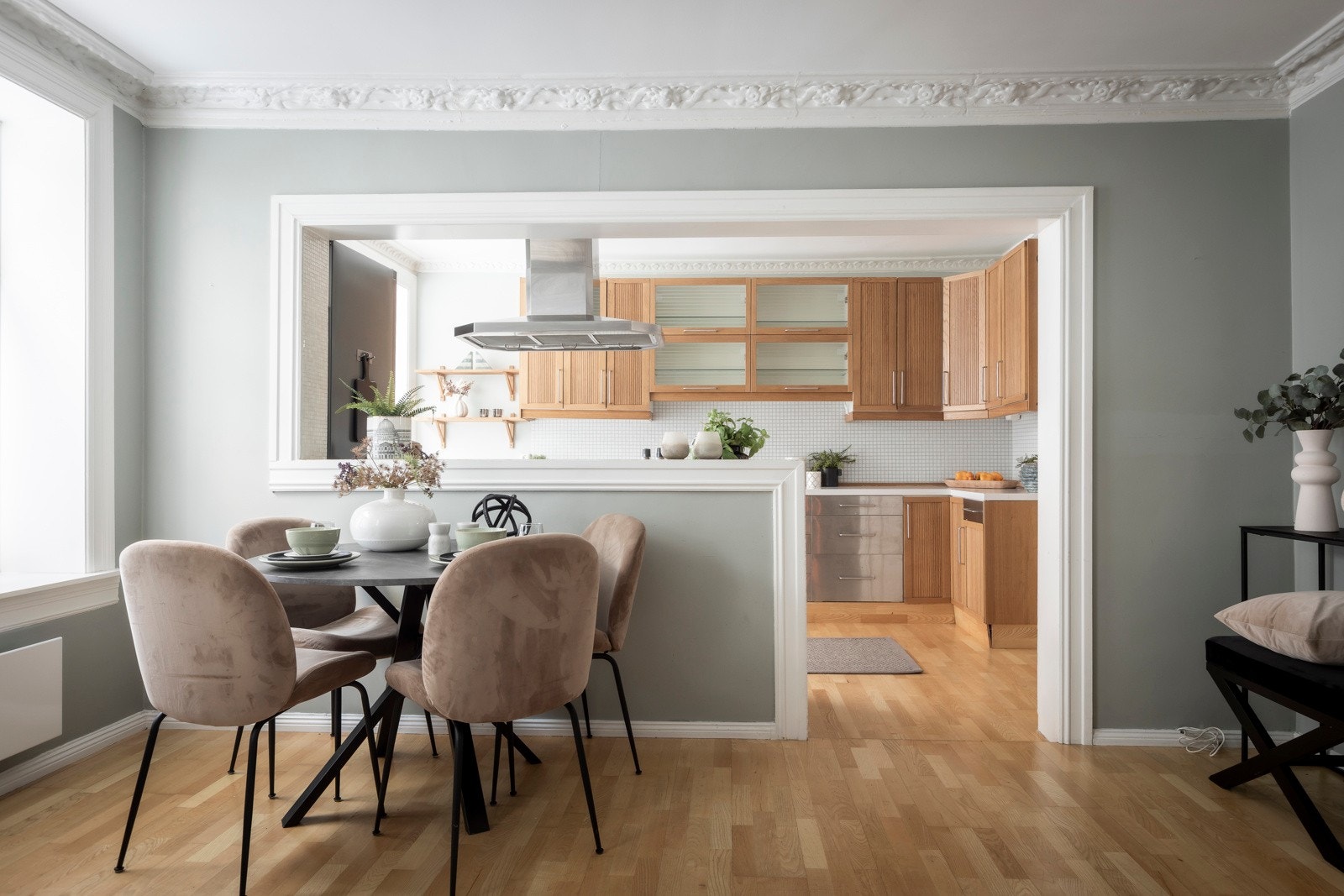 Leiligheten har originale detaljer og en utrolig fin planløsning. Galleribilde