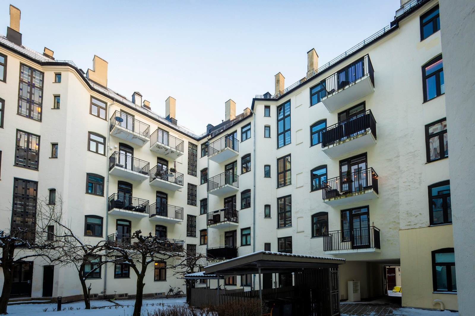 Kristparken Borettslag består av 48 leiligheter og 1 næringslokale. Bygården ble pusset opp gjennom byfornyelsen i 1985. Galleribilde