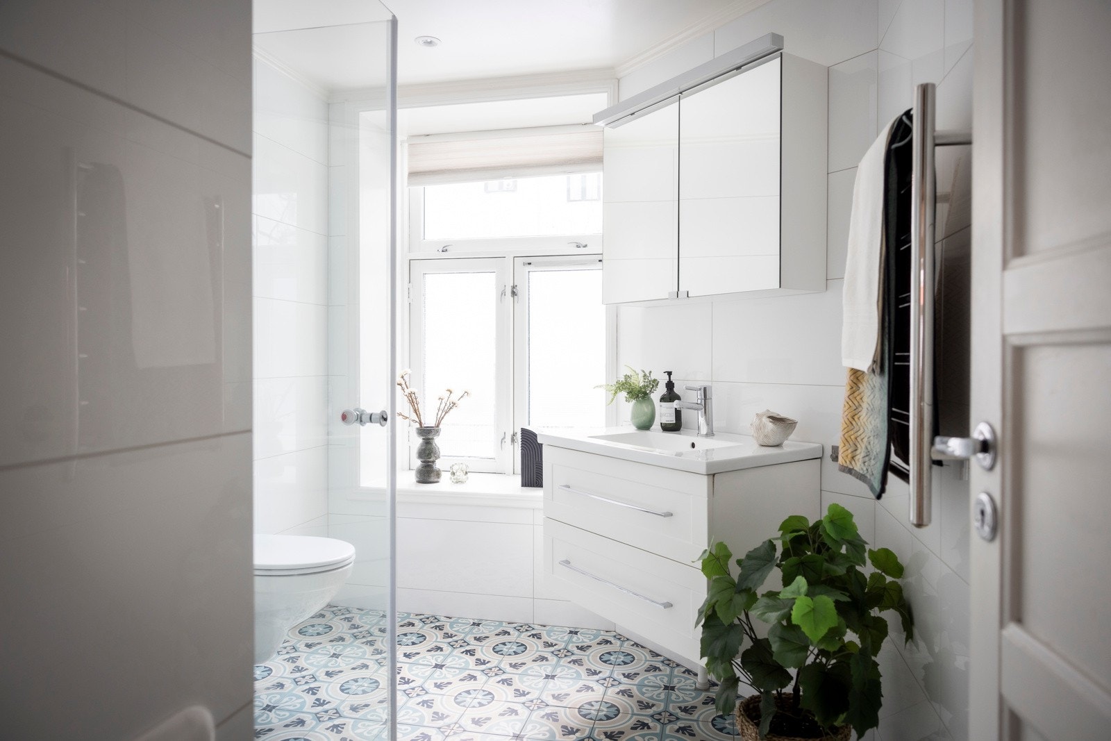 Stort flislagt bad pusset opp i 2016. Galleribilde