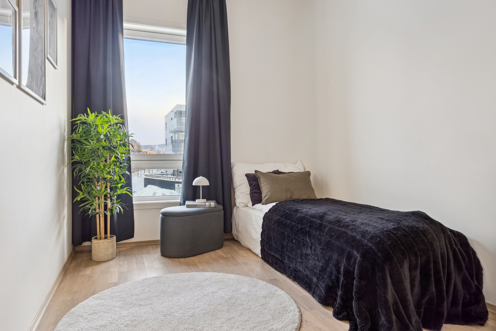 Det andre soverommet er ca. 7 kvm, perfekt for gjesterom eller hjemmekontor. Galleribilde