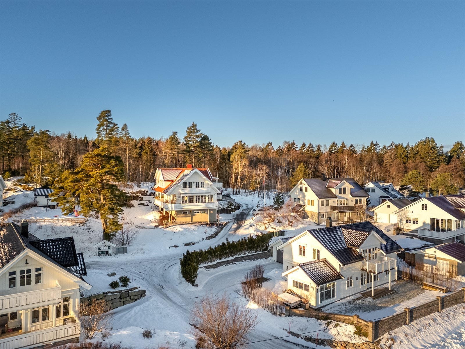 Dette er en svært innholdsrik og spennende familiebolig med en fleksibel planløsning og mulighet for utleie. Denne bør ses! Galleribilde