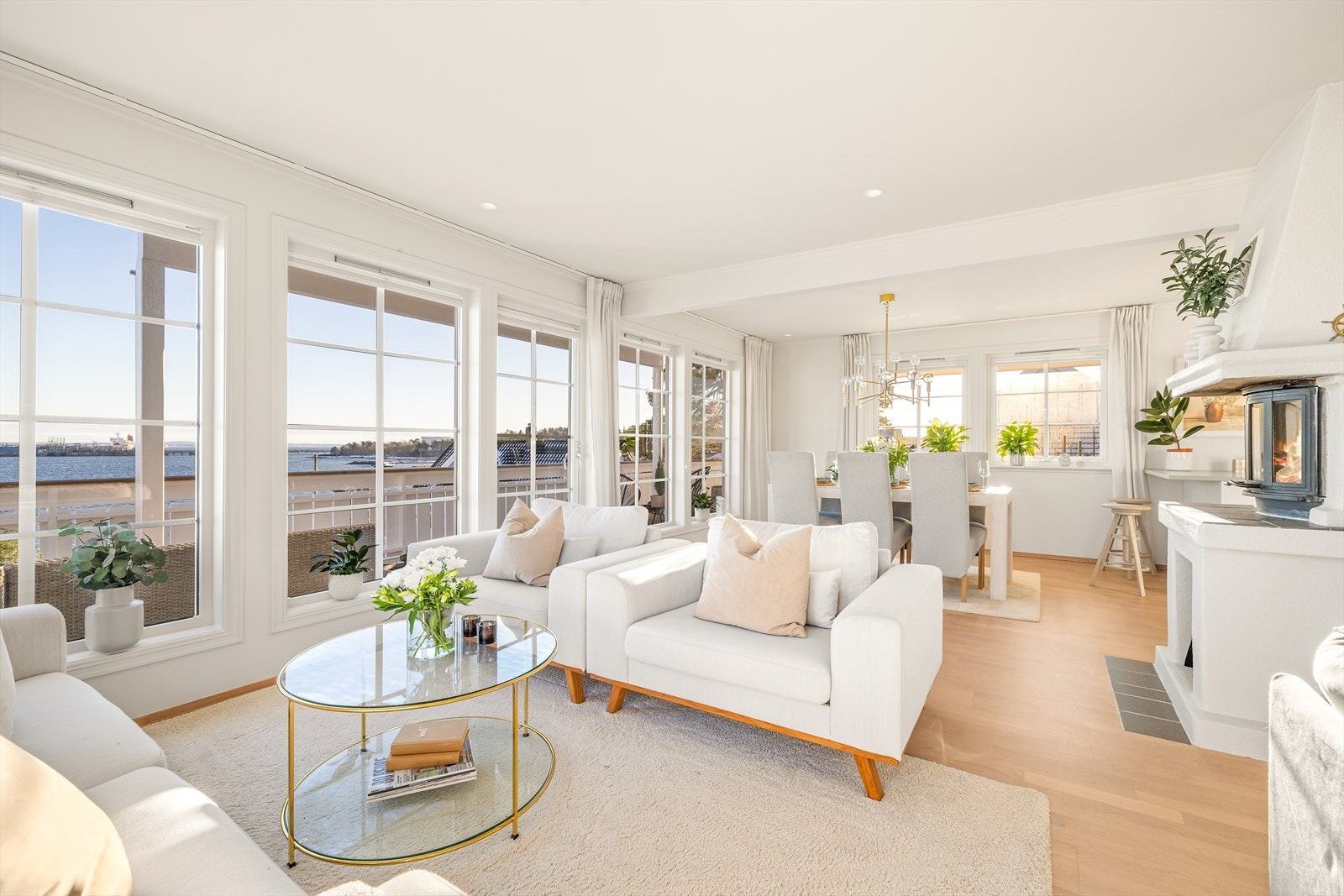 Boligen byr på en harmonisk kombinasjon av klassisk design og praktiske løsninger. Galleribilde