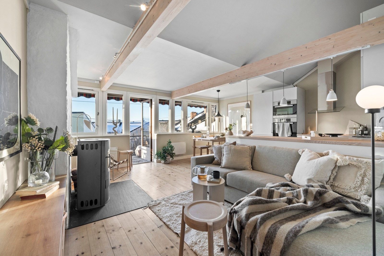 Velkommen til Frognerveien 44G - Lys og solrik 3-roms toppleilighet med sydvendt balkong og peis | Flott utsyn. Galleribilde