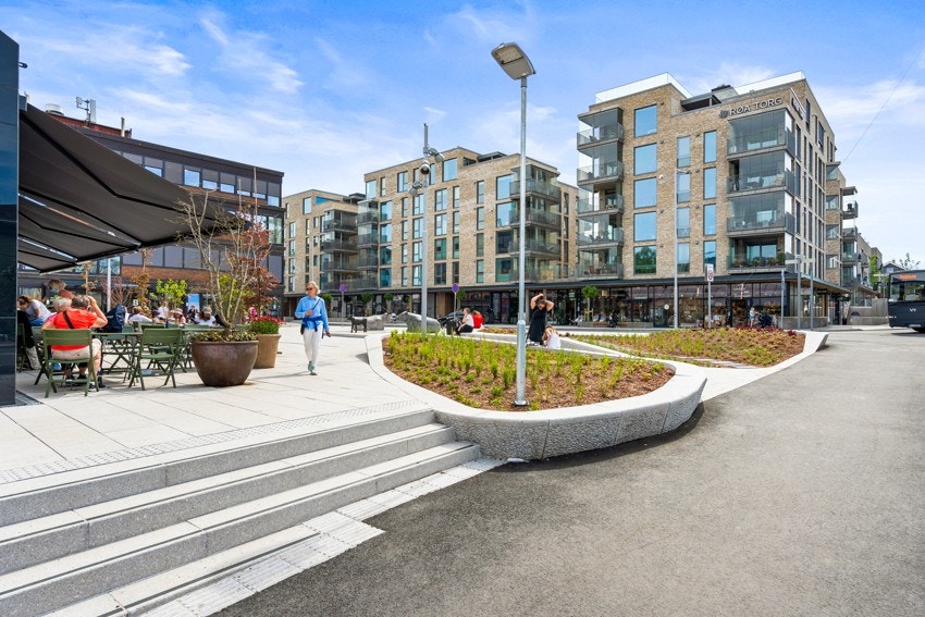 Røa Torg med en rekke butikker og serveringssteder, her finner du blant annet apotek, Christiana glasmagasin og vinmonopol m.m Galleribilde