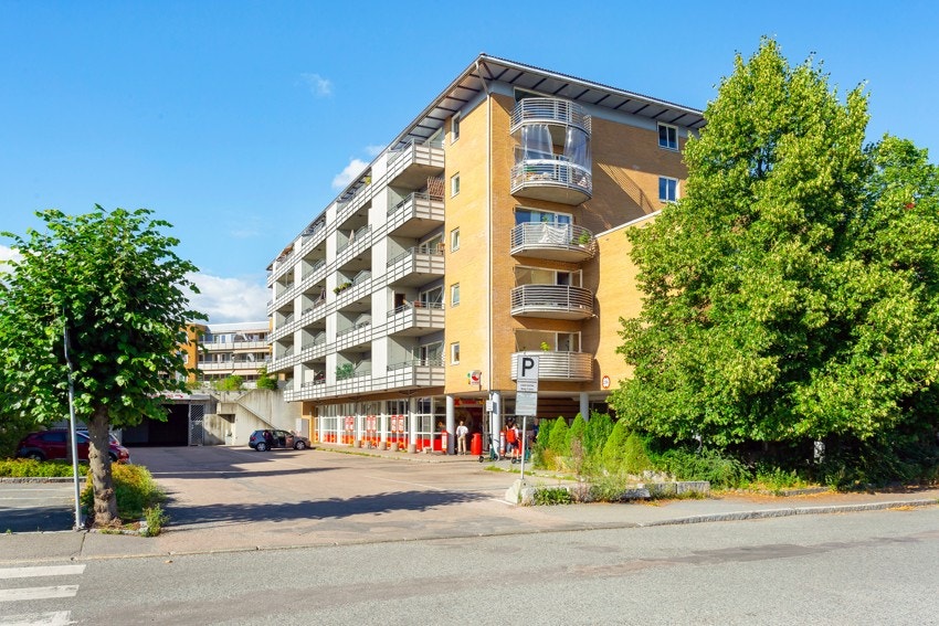 Fasade Stasjonsveien 69 sommerstid. Galleribilde