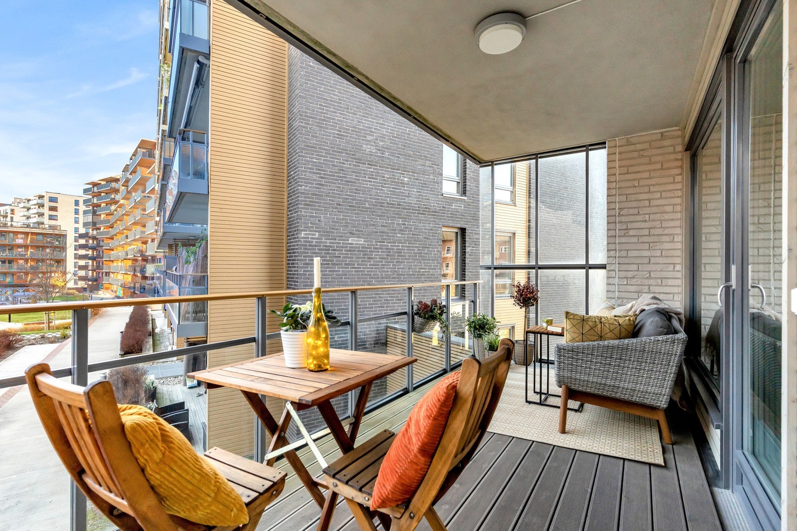 Fra stuen er det utgang til solrik, vestvendt balkong på hele 11 kvm. Galleribilde