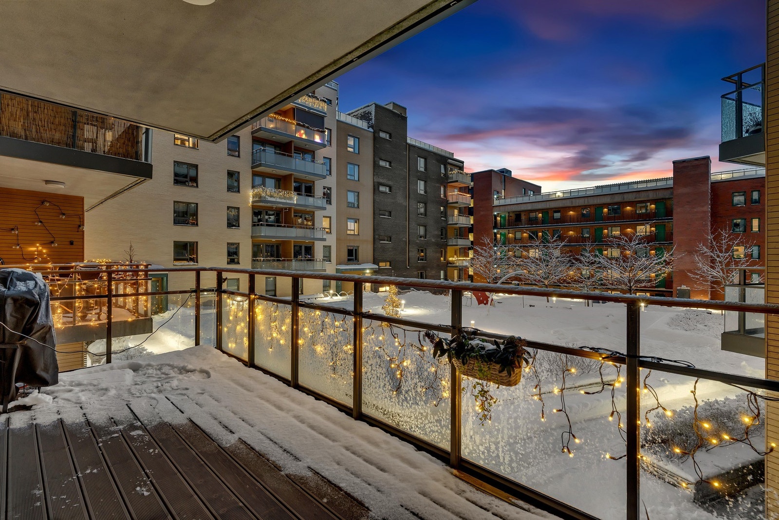 Beliggende i et barnevennlig boligområde med umiddelbar nærhet til flotte turområder i Østmarka. Galleribilde