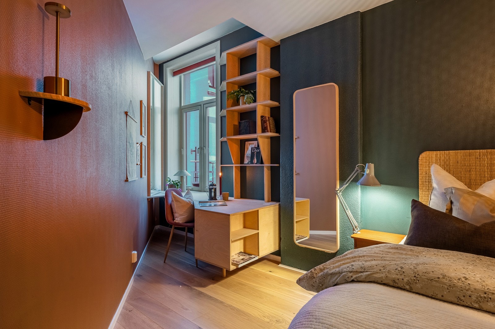 Soverommet byr på en kontorplass med utsikt mot Trondheimsfjorden og Munkholmen. Galleribilde