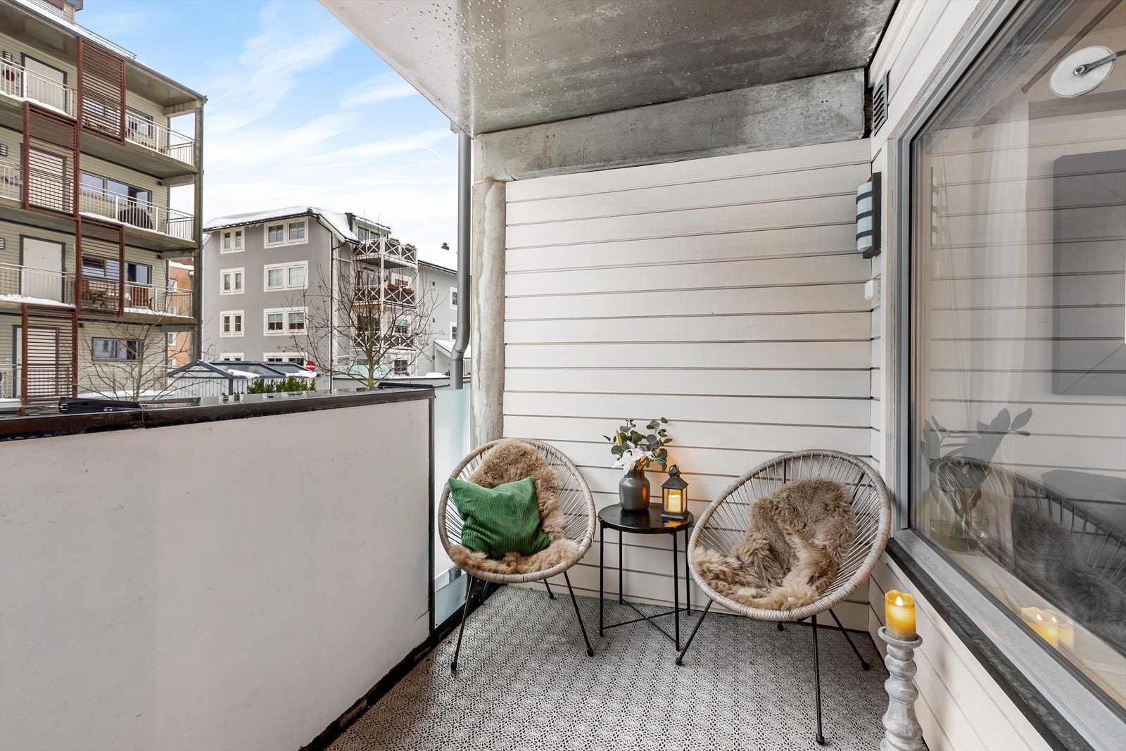 Boligen ligger helt supert til, med gangavstand til alt du trenger i hverdagen, herunder togstasjonen ca 7 minutter Galleribilde
