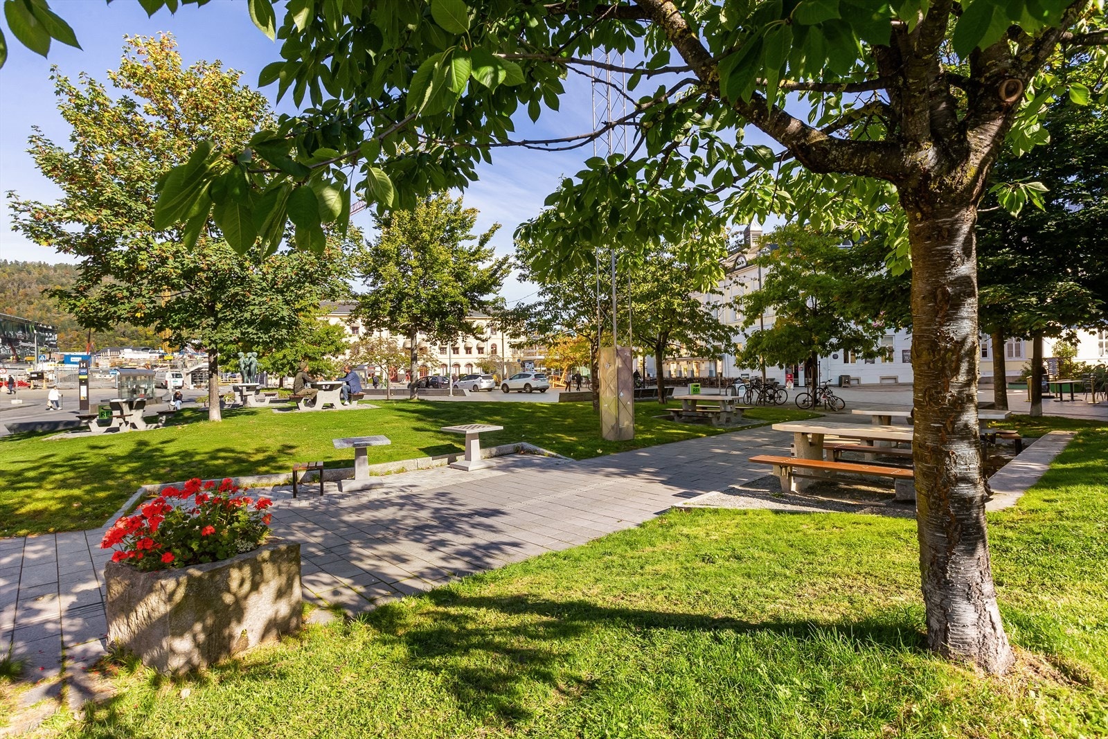 Ta turen innom Sjakkparken som ligger på Strømsø Torg. Her kan man ta seg over til Bragernes Torg via midlertidig bybro-overgang. Ny bybro er under utbygging. Galleribilde