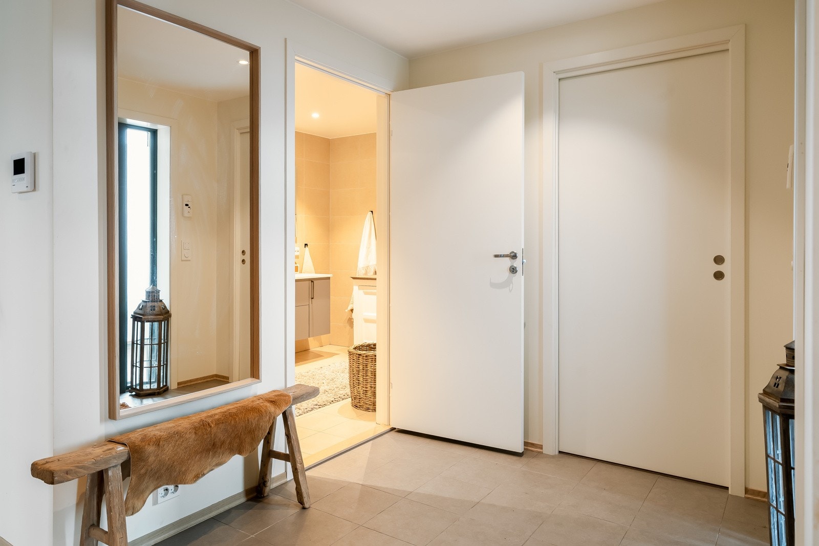 Innvendig bod i tilknytning til entreen også Galleribilde