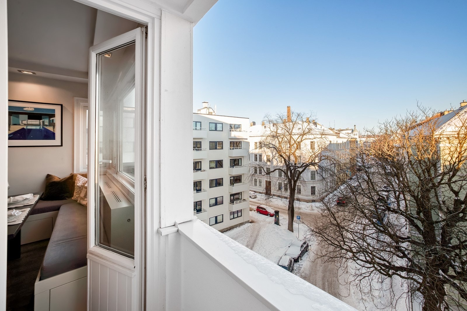 På de varme dagene fungerer balkongen som en forlengelse av spisestuen. Galleribilde