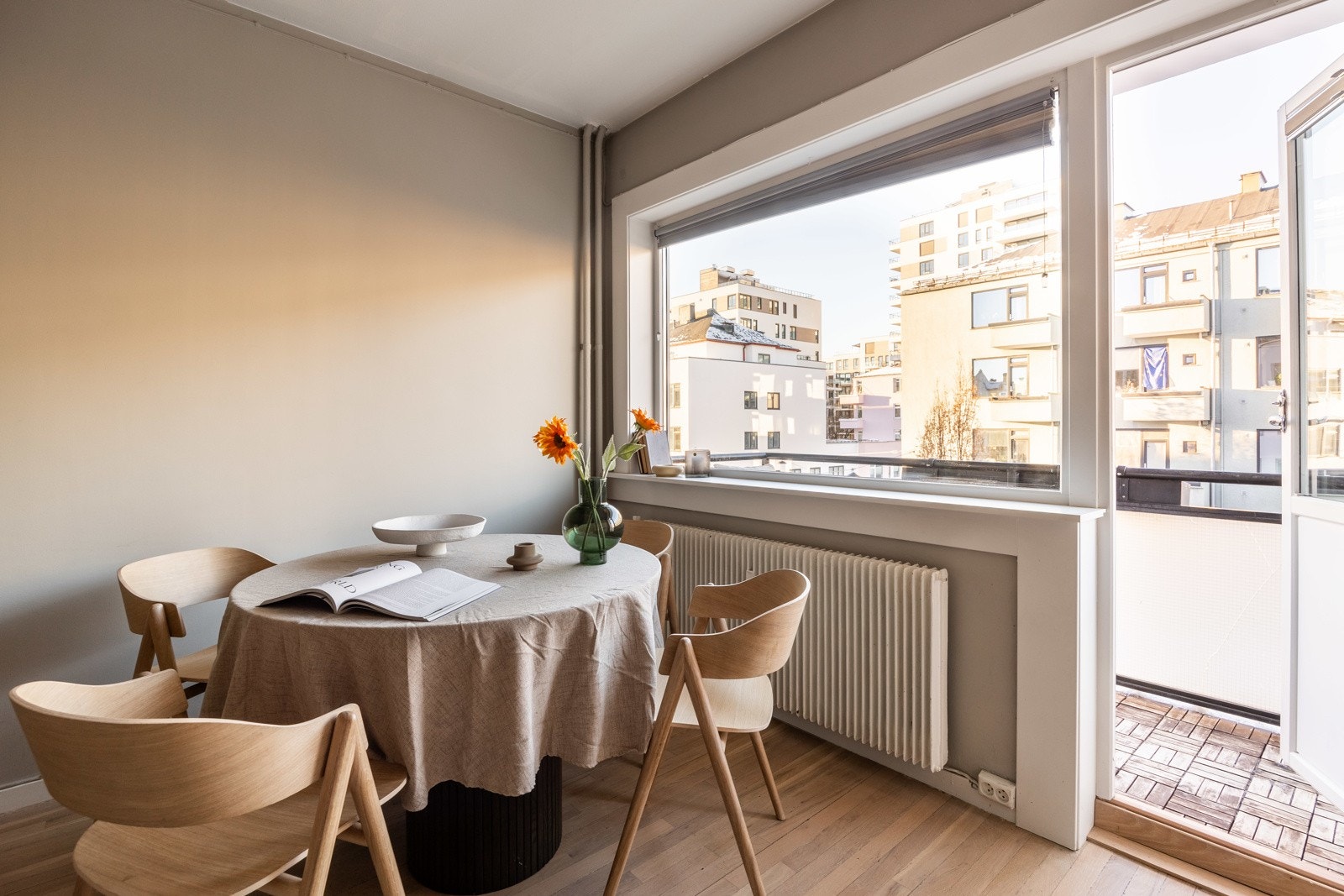 Fra stuen er det utgang til balkong. Galleribilde