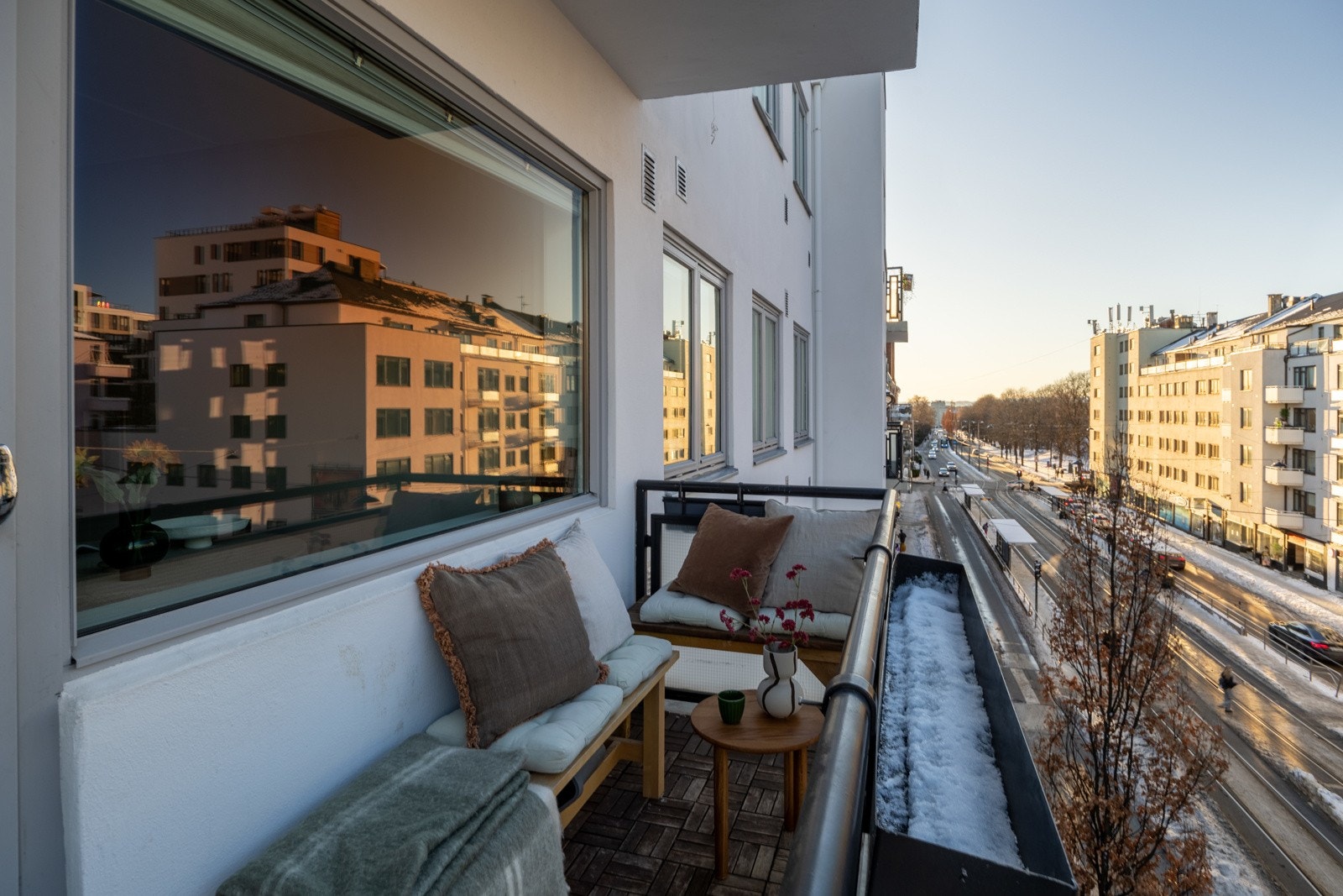 Fra stuen er det utgang til balkong. Galleribilde