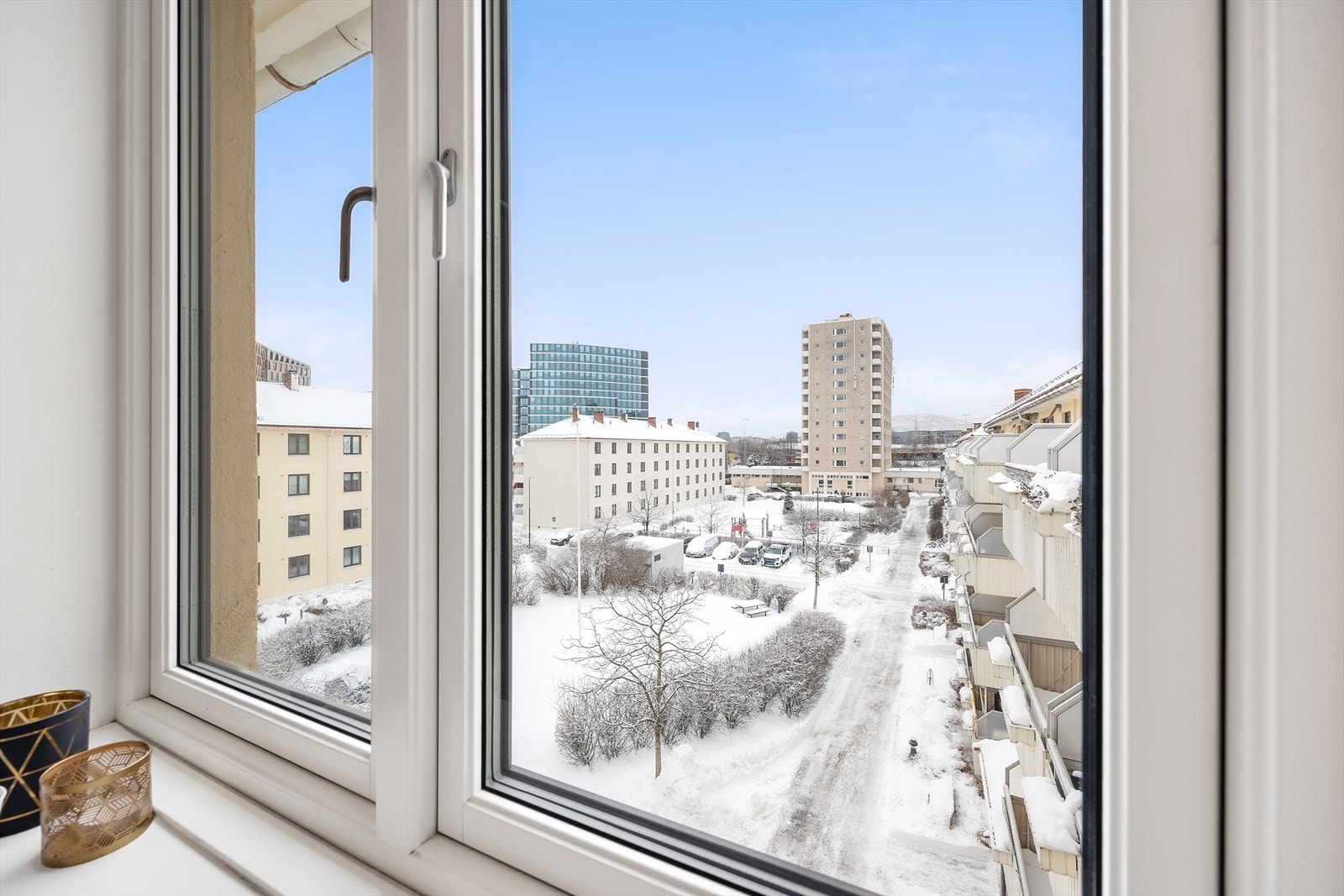 Utsikt mot nærliggende bygninger fra soverommet. Galleribilde