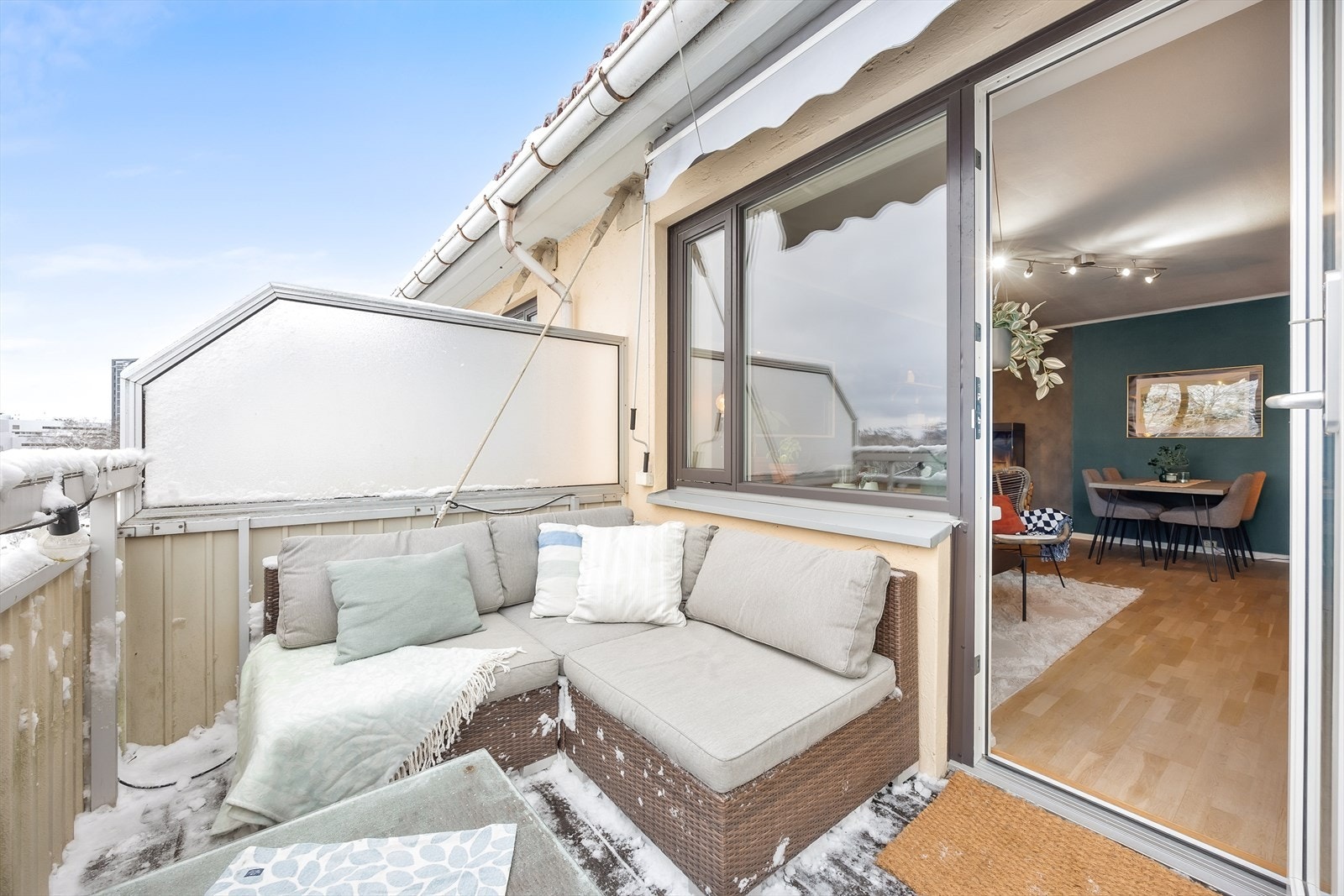 Fra stuen er det enkel tilgang til balkongen. Galleribilde