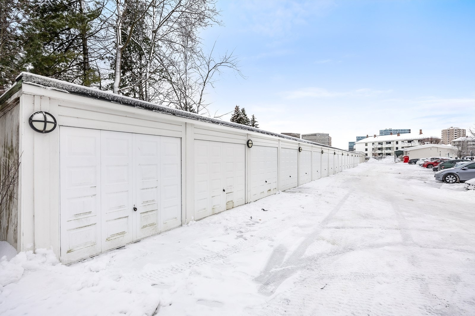 Borettslaget har flere garasjer som er mulig å kjøpe når noe blir ledig. Selger skal legge ut sin plass på Vibbo snart. Galleribilde