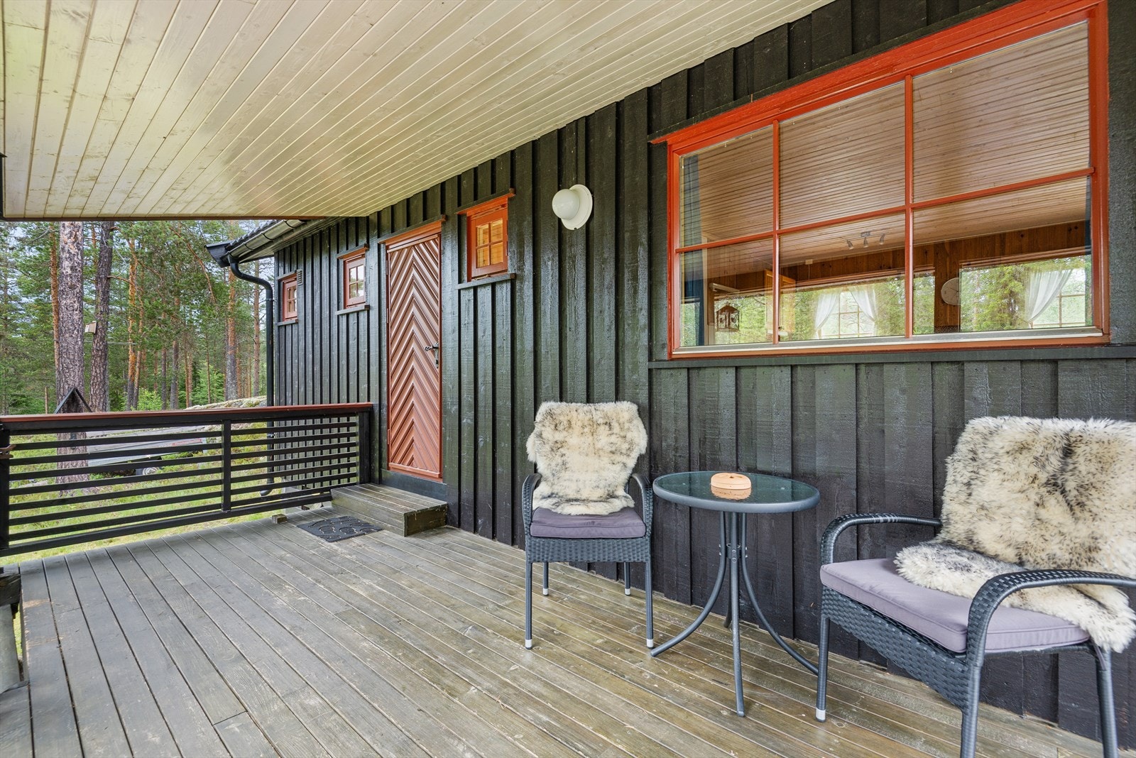 Terrassen er et herlig sted der sommerdagene kan nytes. Galleribilde