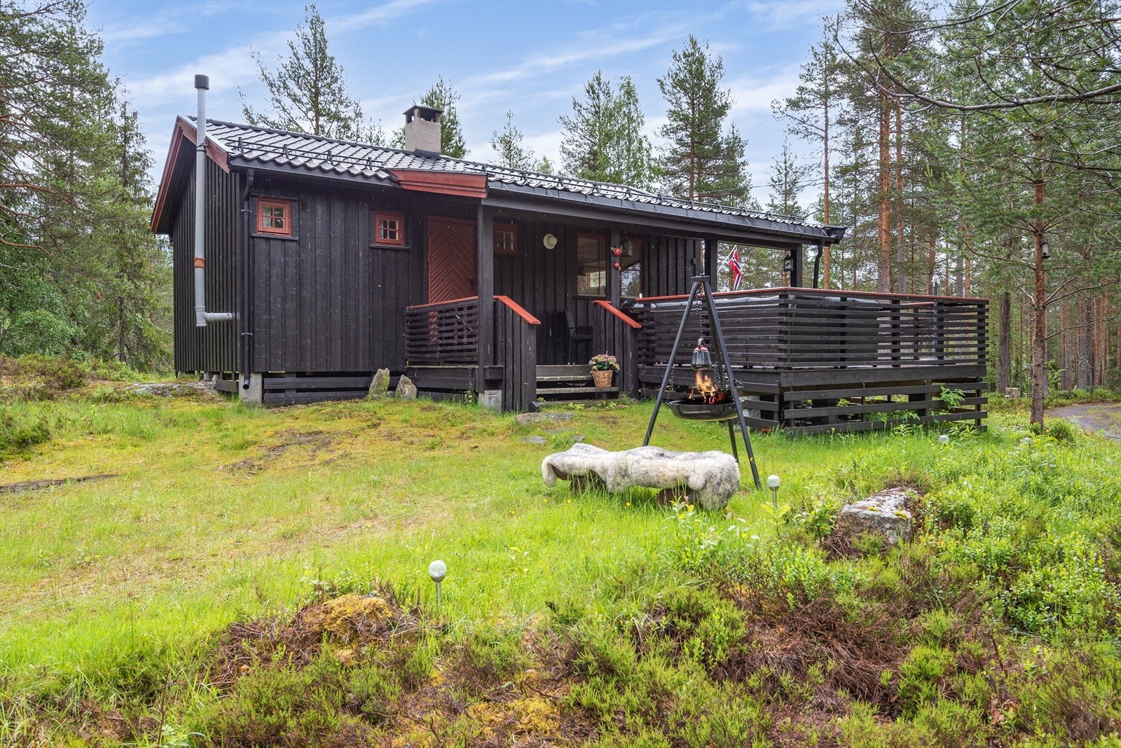 En innbydende hytte i vakre omgivelser både sommer og vinterstid! Galleribilde