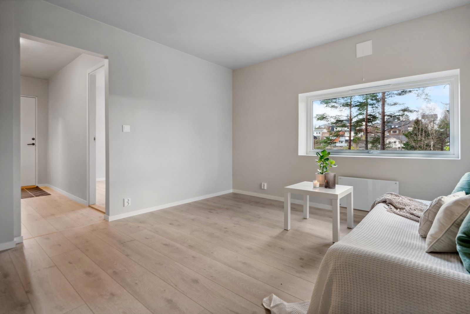 Underetasjen kan brukast som både utleigd hybel, som del av egen bustad eller som ein del av bustaden. Galleribilde