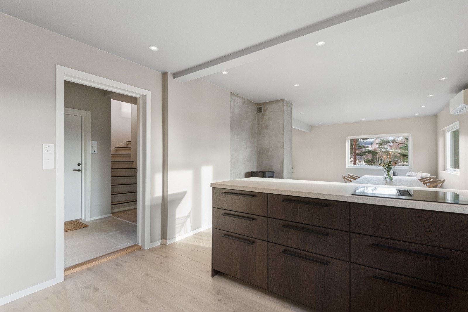 Det er benkeventilator på kjøkenhalvøya. Galleribilde