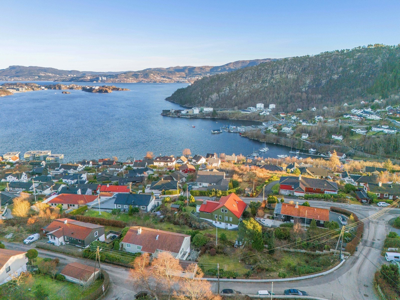 Tomten har en god beliggenhet i etablert nabolag. Galleribilde