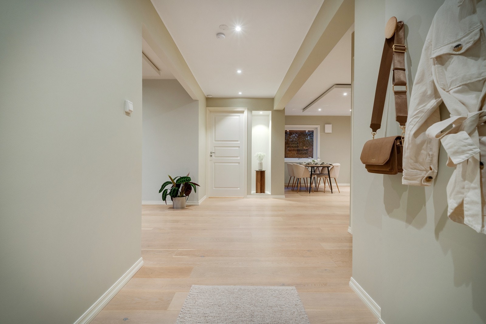 Gang med plass til oppbevaringsmøbler Galleribilde