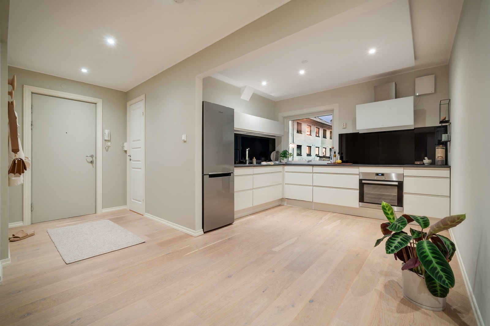 Downlights i tak i stue, kjøkken og i gangen Galleribilde