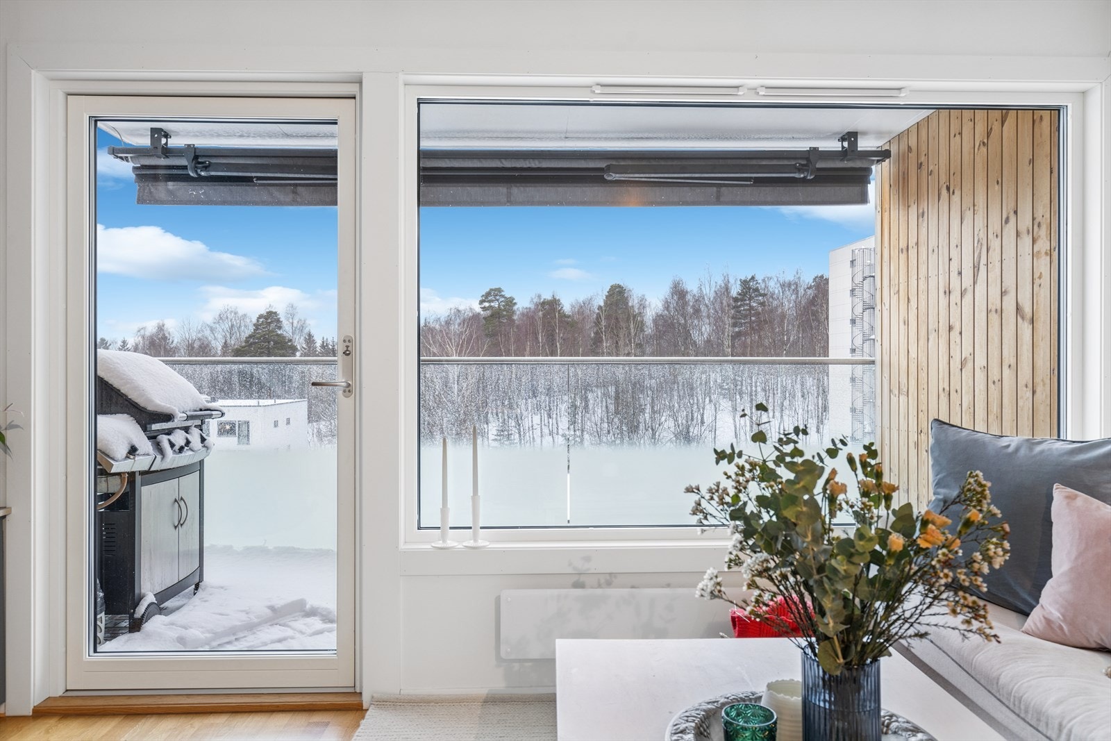 Leiligheten ligger i et stille og etablert boligområde med grøntområder og turmuligheter i umiddelbar nærhet Galleribilde