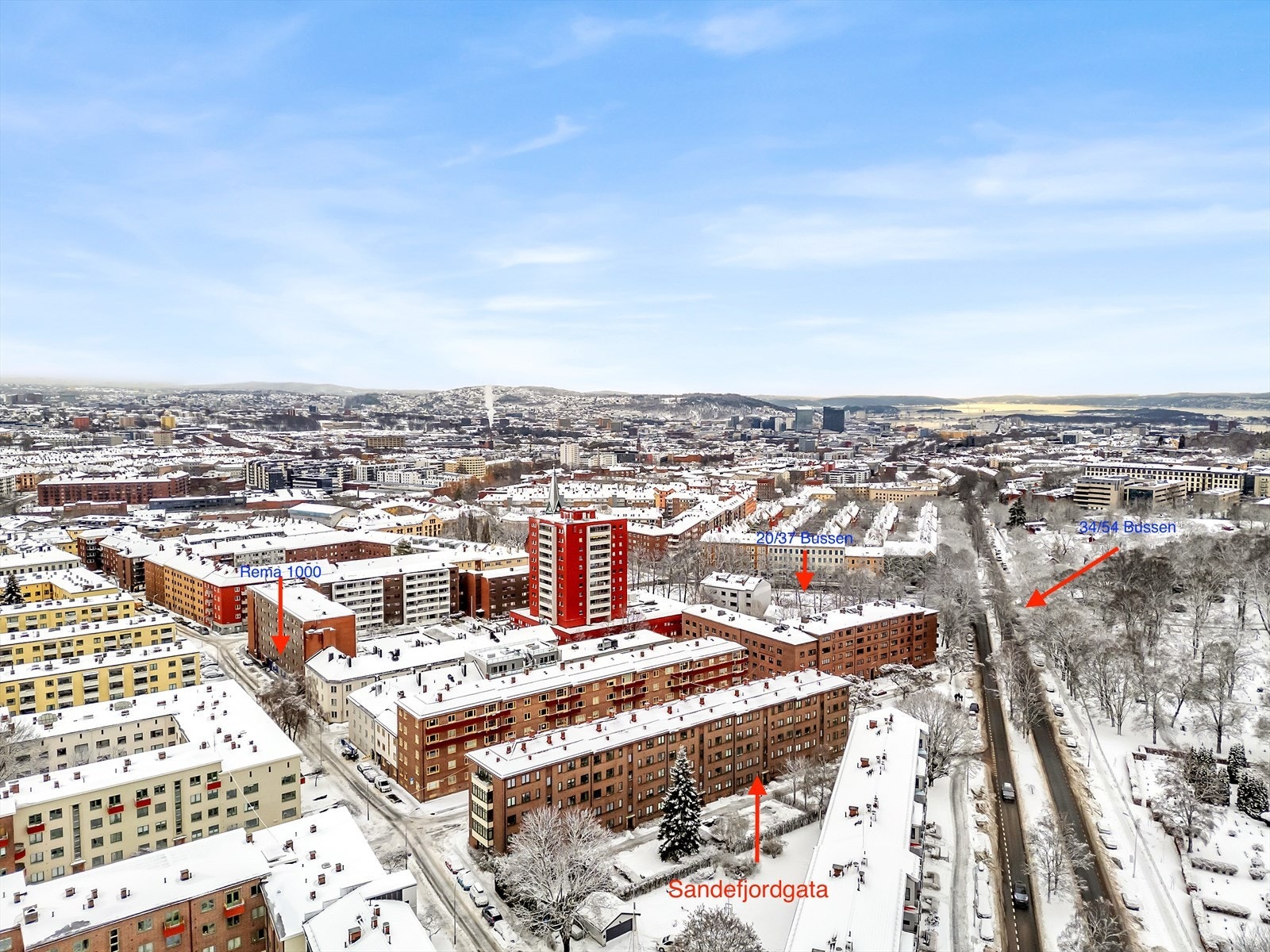 Området har også svært gode kollektivtransportmuligheter med 20, 34, 37 og 54 bussen, samt flybussen, 3 min gange fra leiligheten. Galleribilde