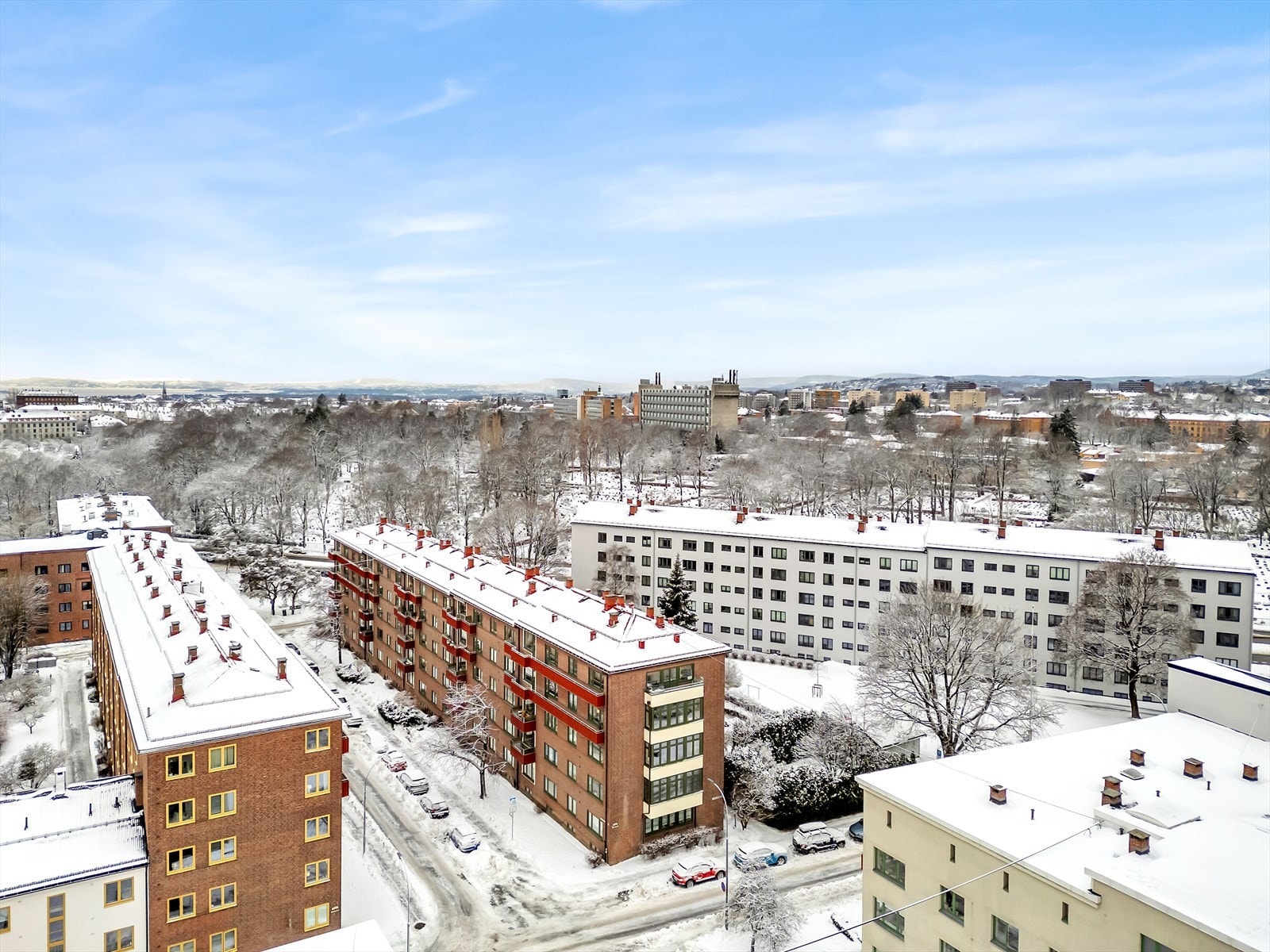 Det er beboerparkering i området rundt leiligheten. Galleribilde