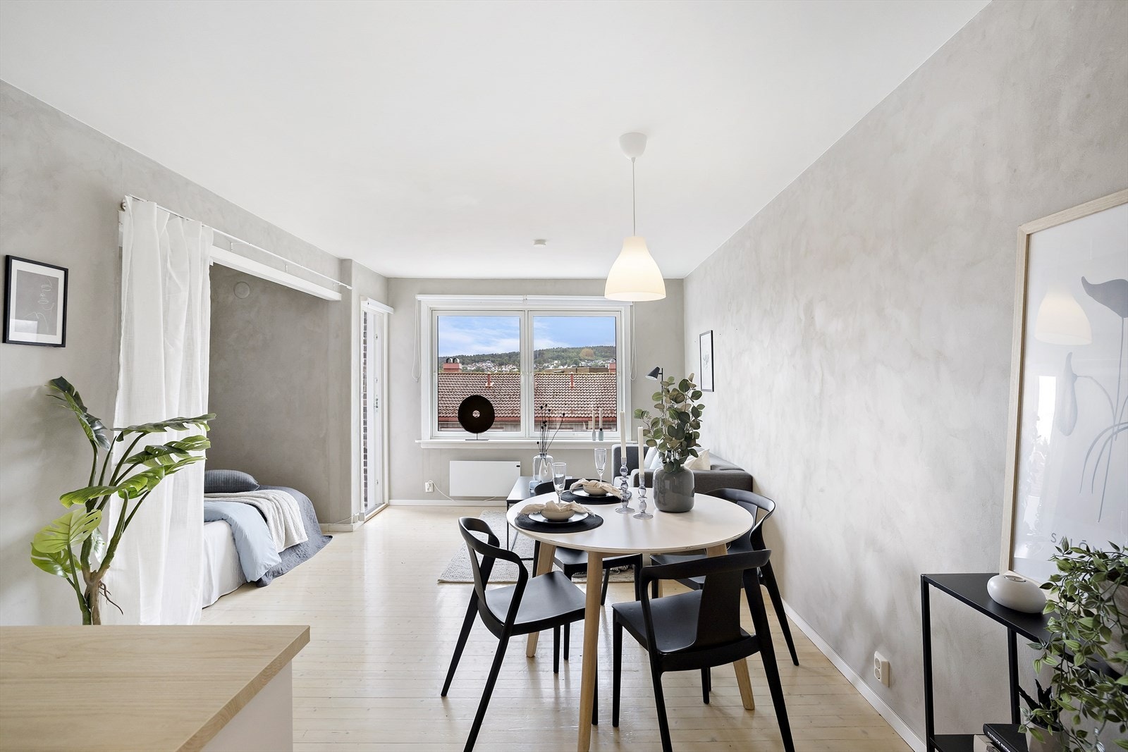 Leiligheten inneholder: entré, stue/sovealkove, kjøkken, bad og balkong Galleribilde