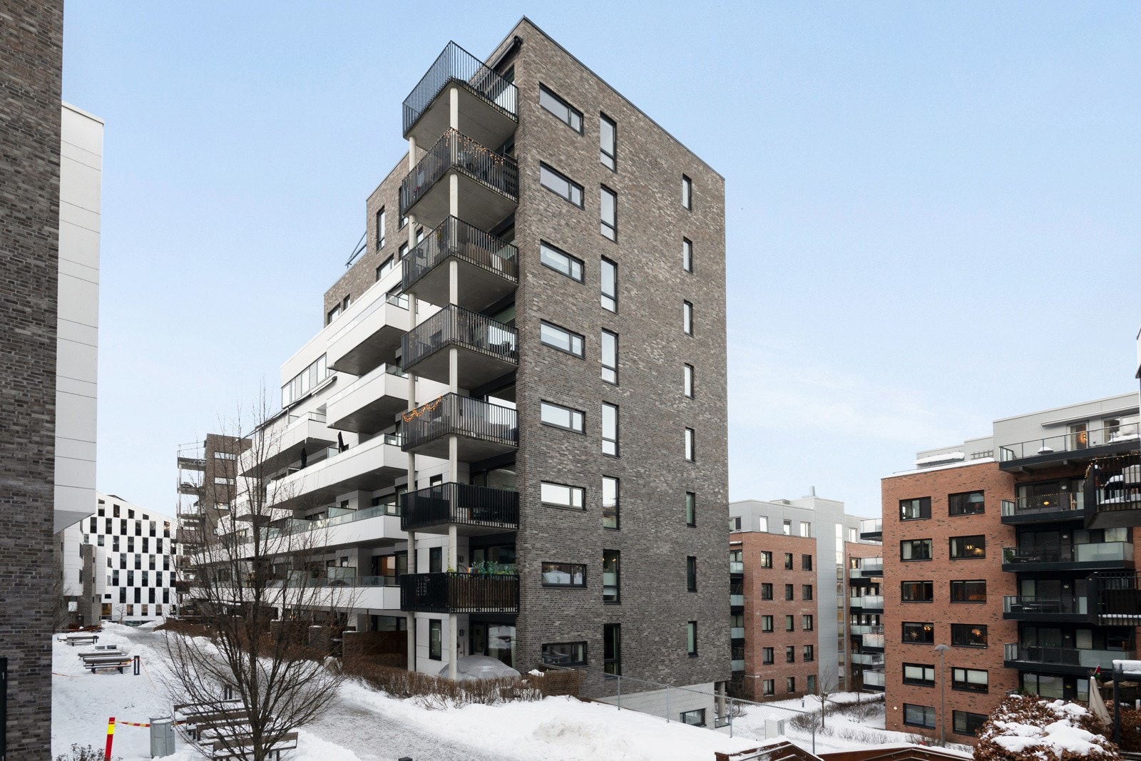 Tidvis mulighet for leie/kjøp av garasjeplass i området Galleribilde