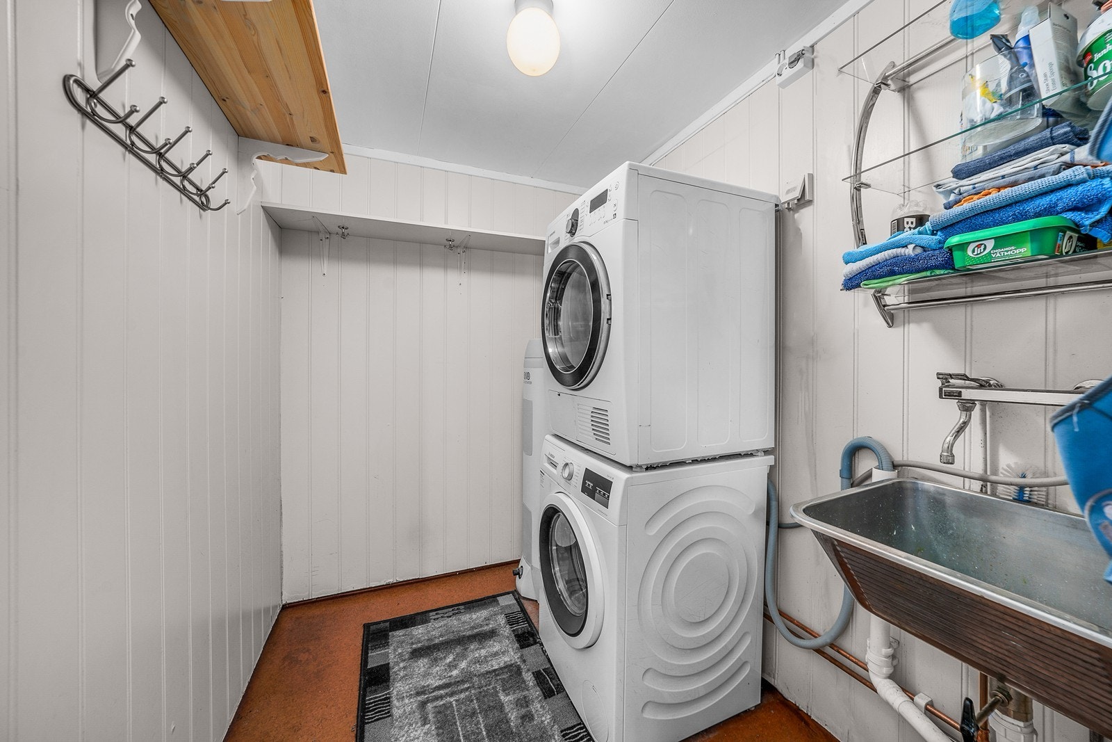 Praktisk vaskerom ved inngangspartiet Galleribilde