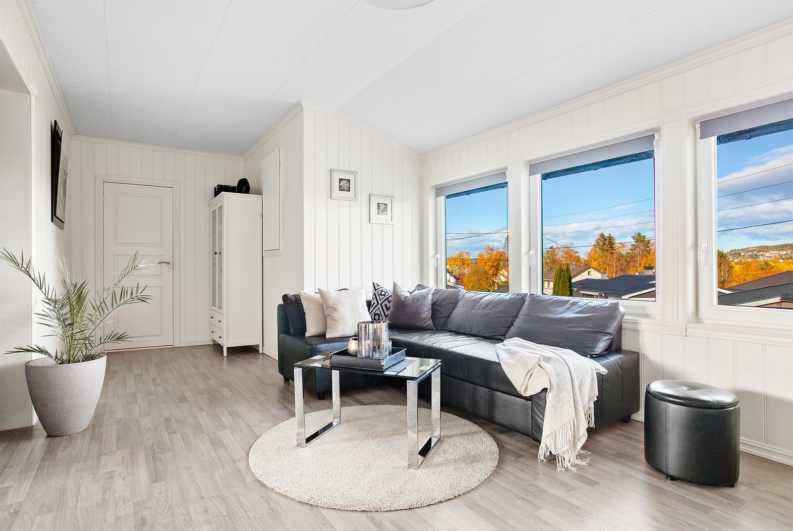 Om ønskelig kan man adskille dette rommet og heller opprette et ekstra stort og romslig soverom. Galleribilde