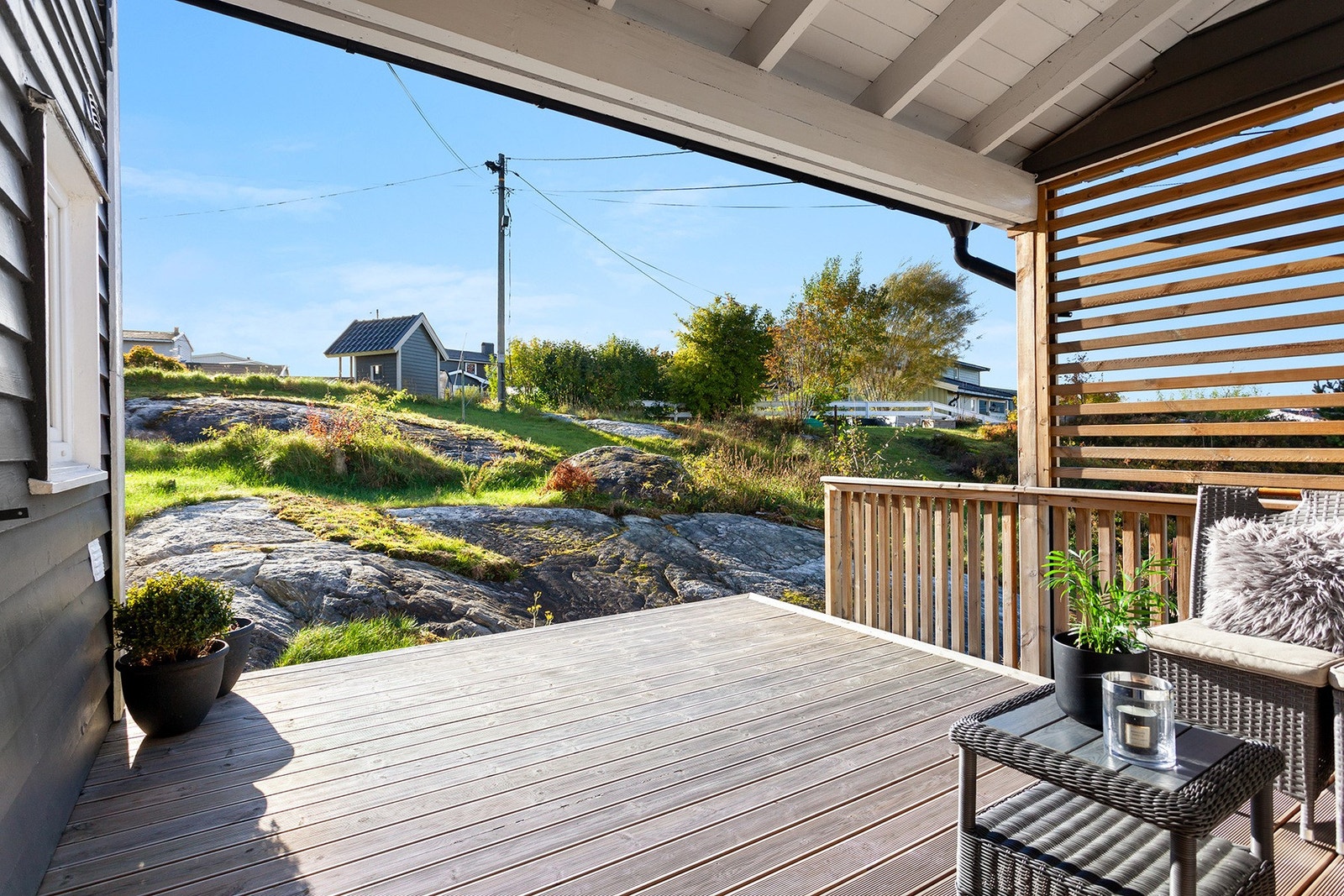 Sjekk ut denne herlige terrassen på ca. 15 kvm, hvorav 8 kvm er overbygget. Galleribilde