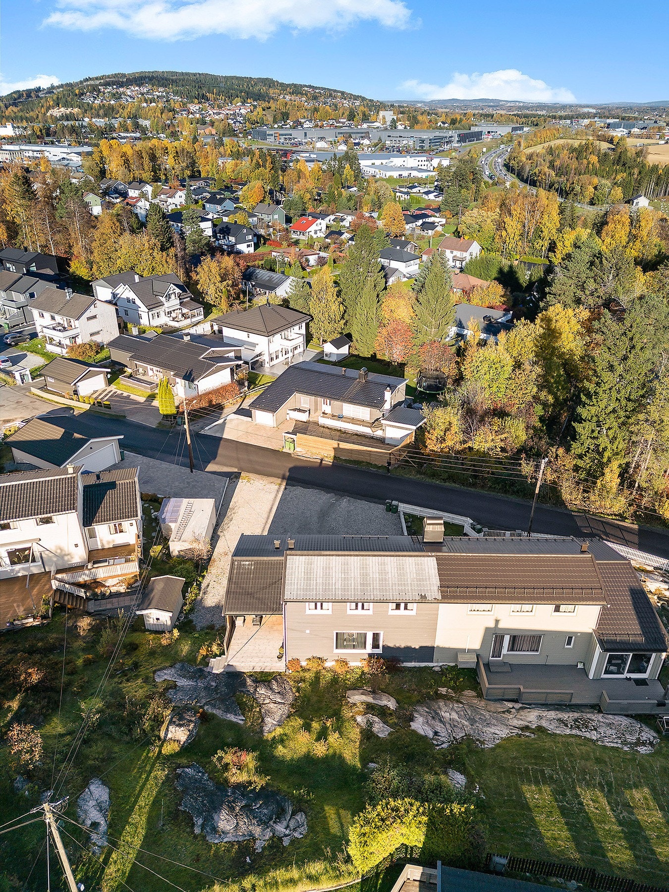 Oversiktsbilde fra baksiden av huset. Galleribilde
