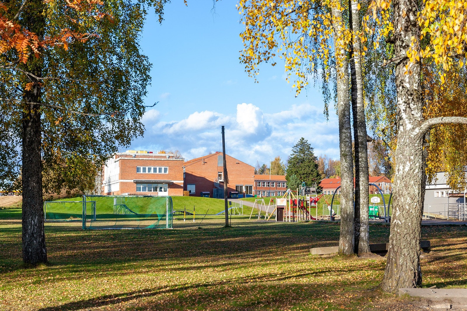 Det er godt med utvalg av barnehager og skoler i området. Galleribilde