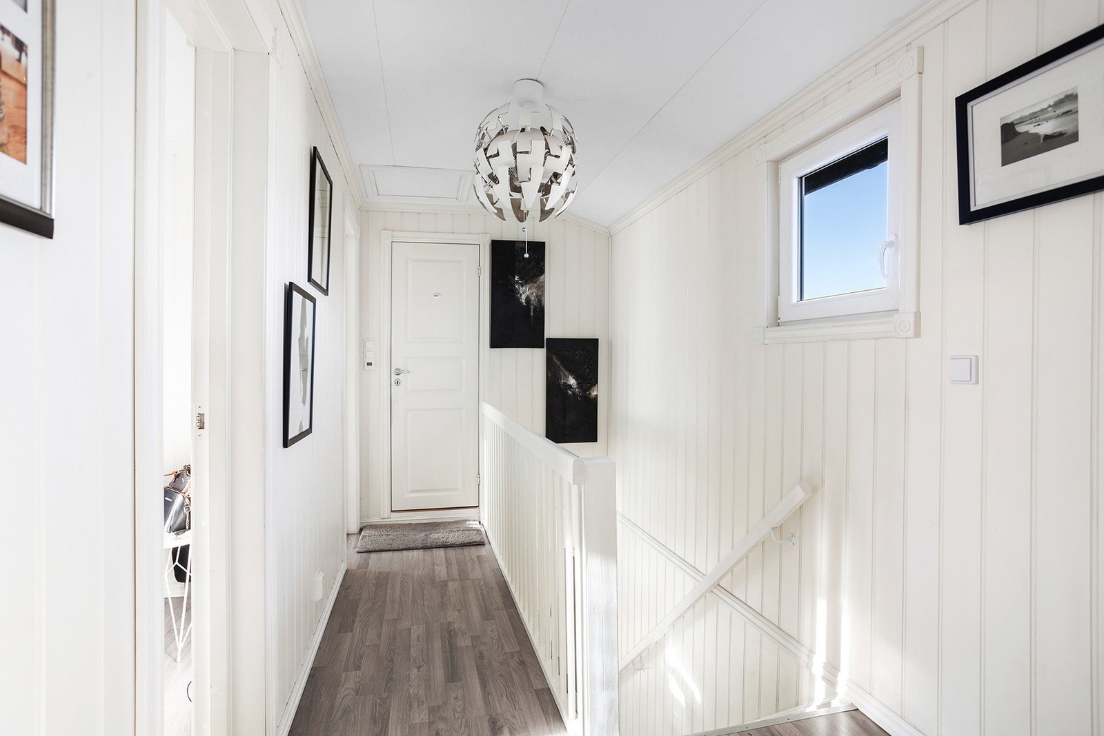 I andre etasje finner vi tre soverom og siste baderom. Galleribilde