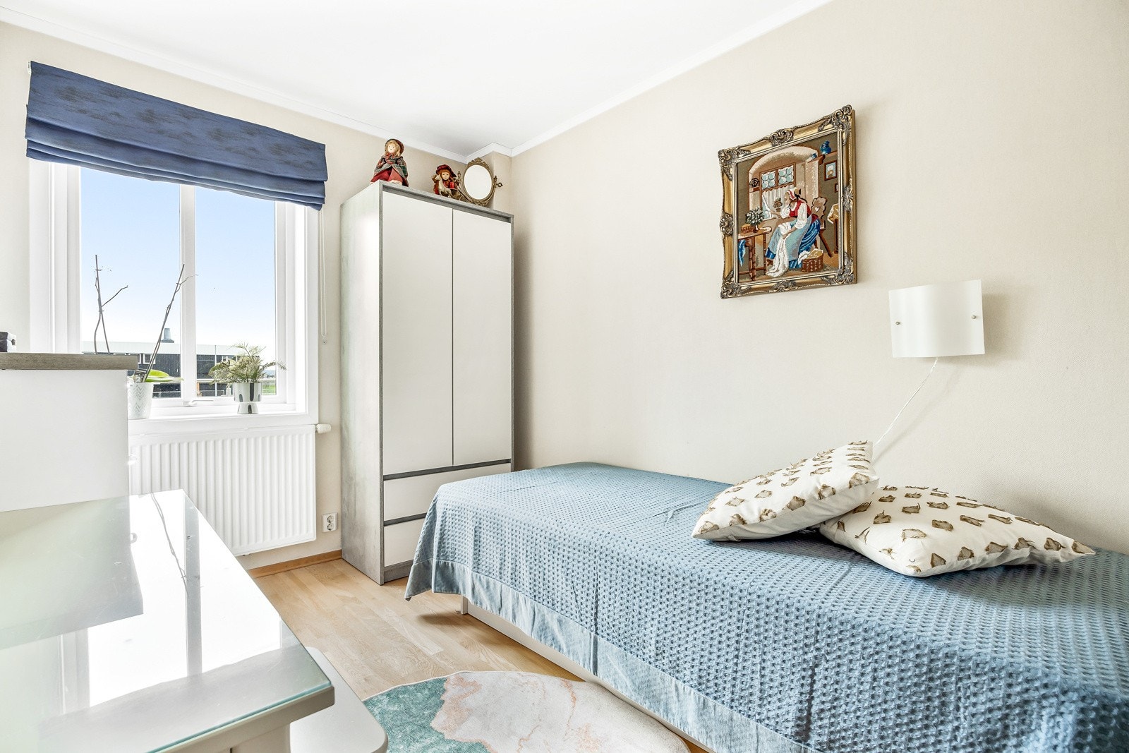 Soverom nr. to passer ypperlig som barnerom, gjesterom eller kontor. Galleribilde