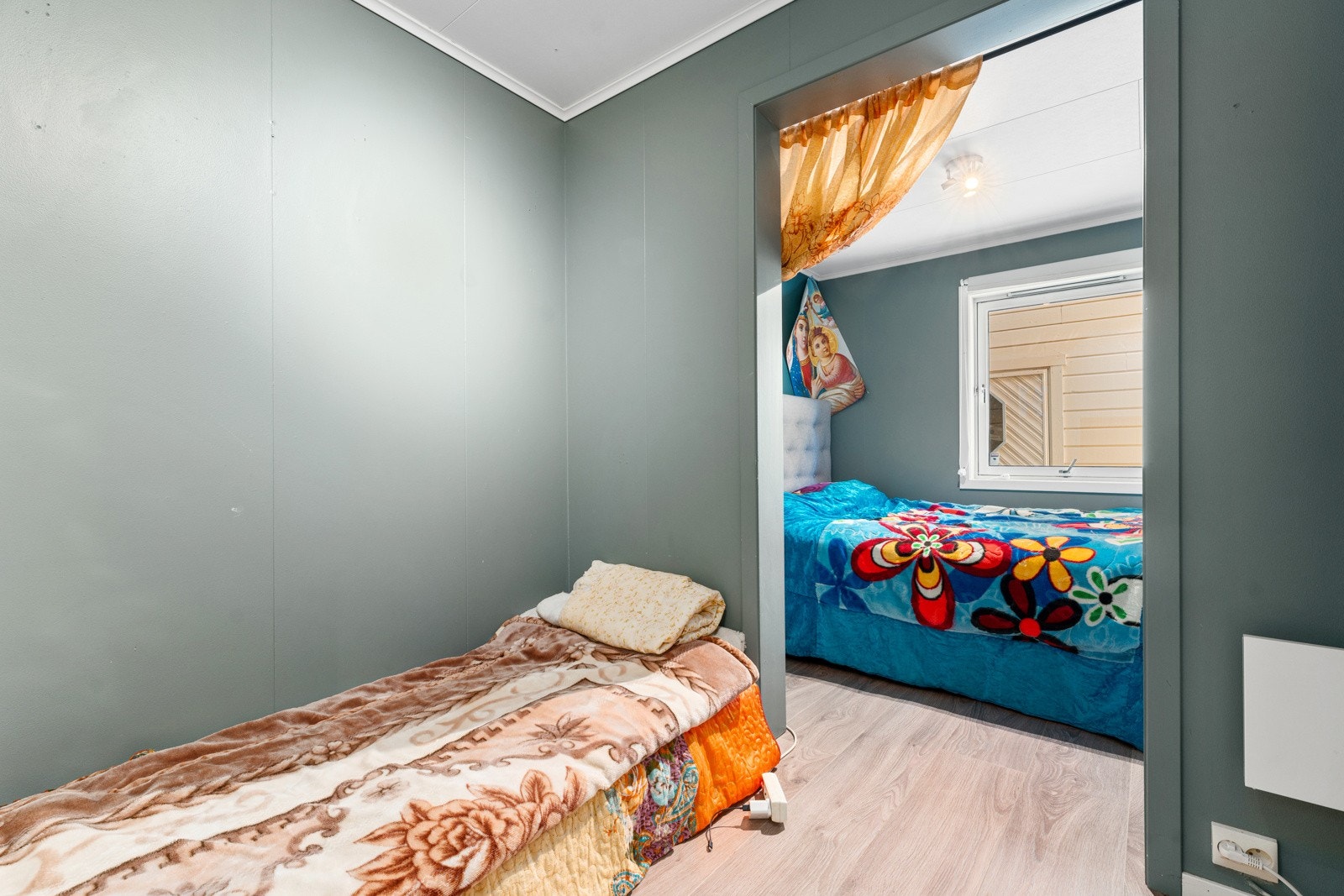 Soverom 3 - her er det satt opp leggvegg slik at rommet er delt i to. Galleribilde