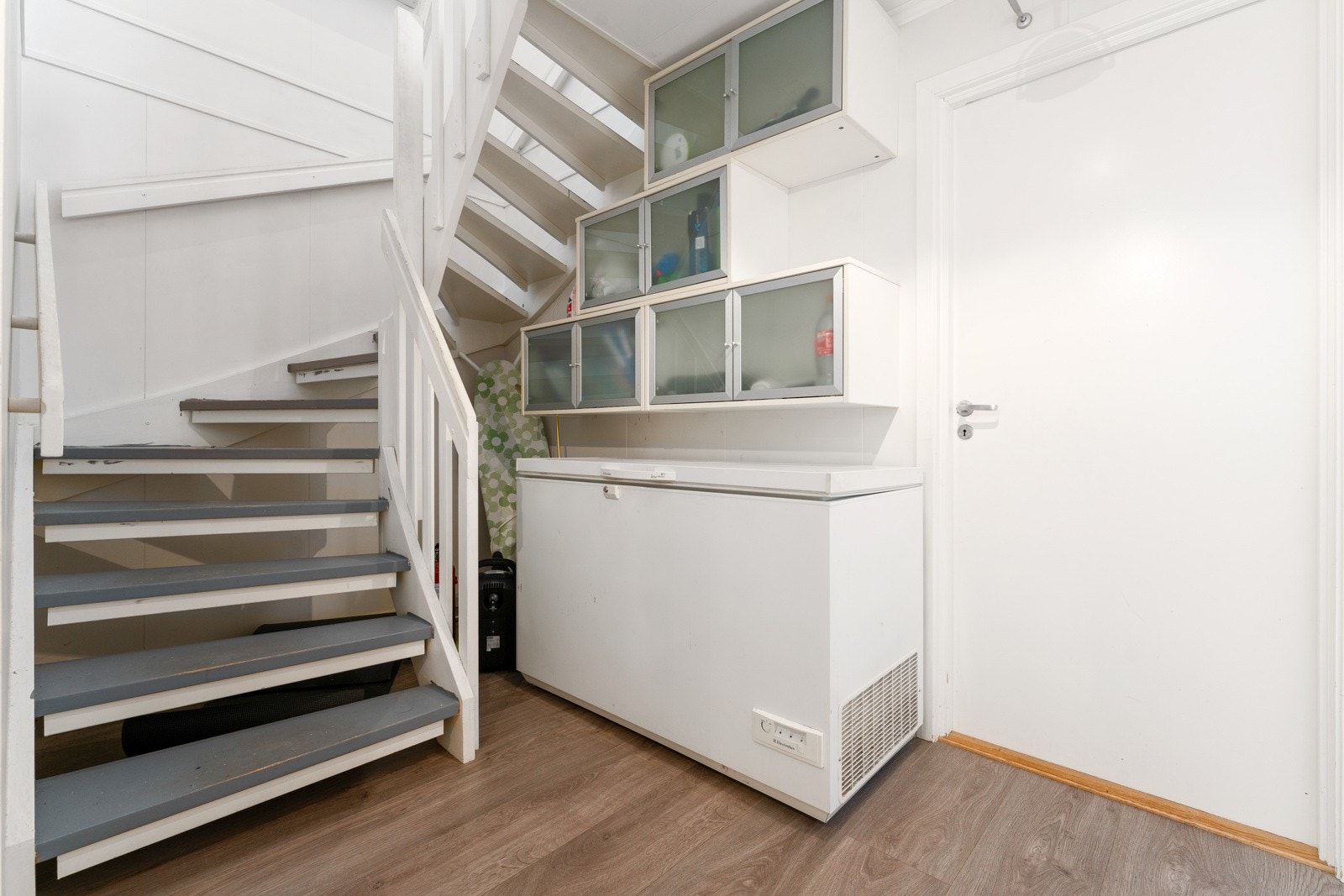 Entre med trapp videre opp til boligens 2. etasje. Galleribilde