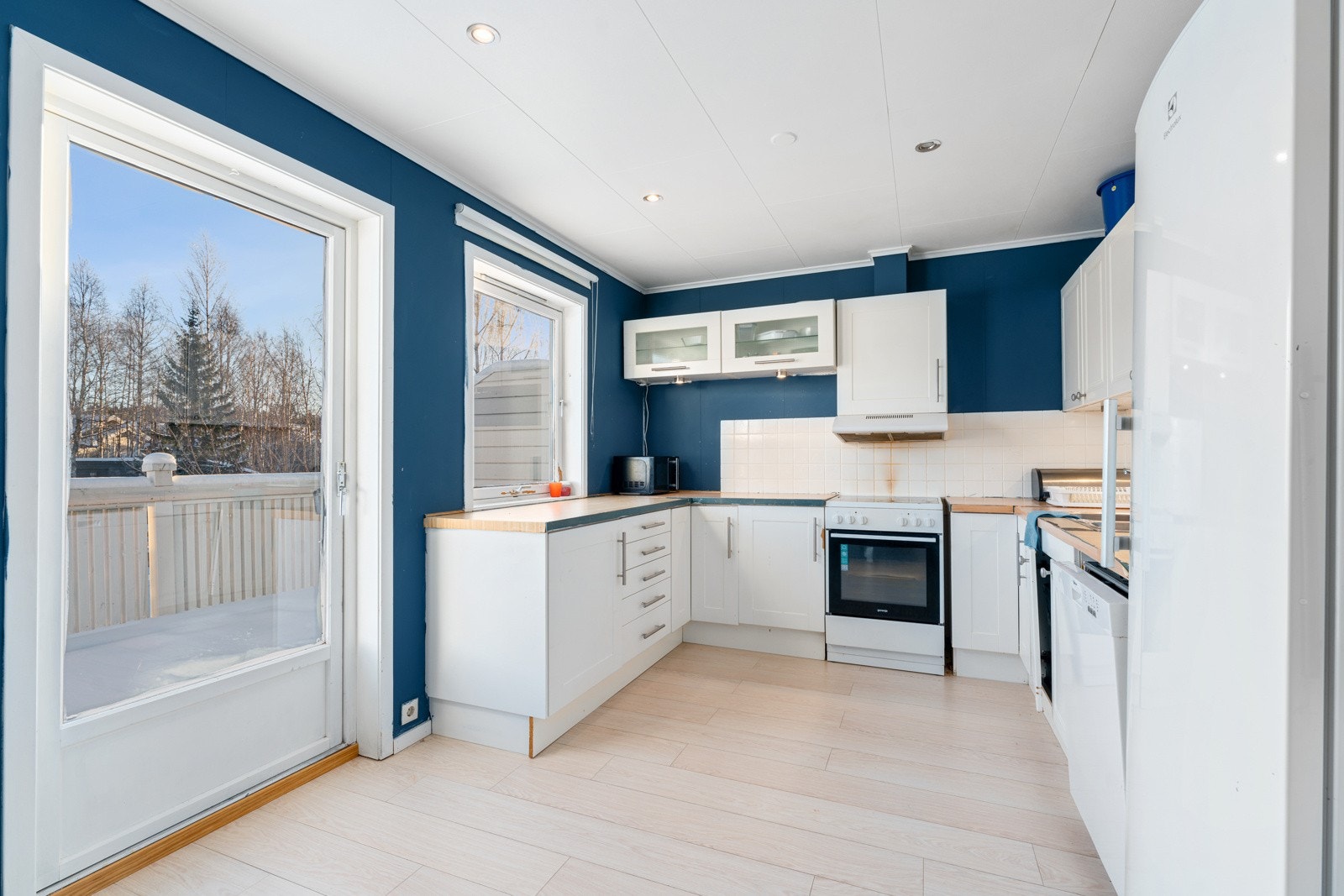 Fra kjøkkenet er det utgang til terrasse. Galleribilde