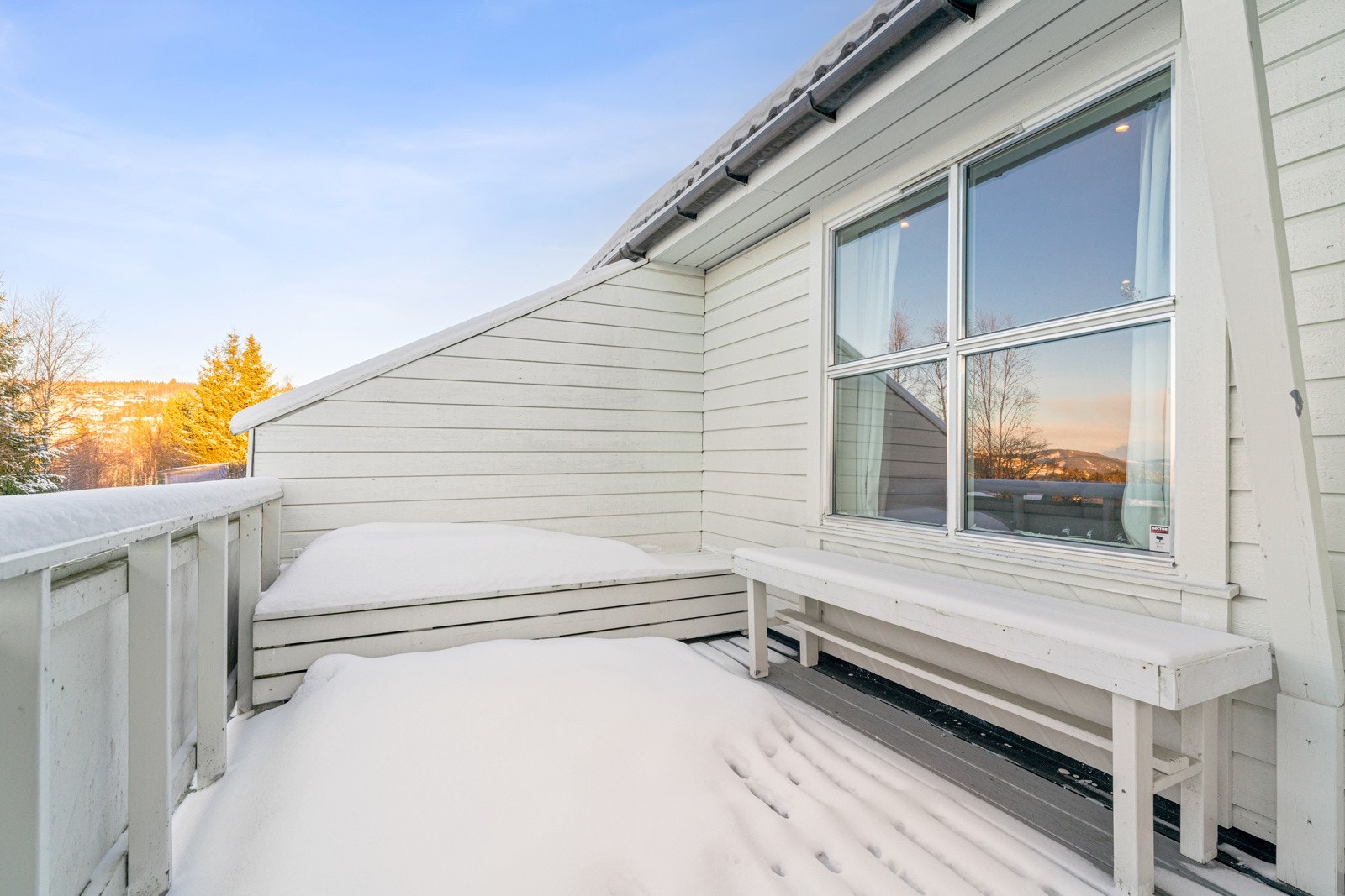 Terrasse med utgang fra kjøkkenet. Galleribilde