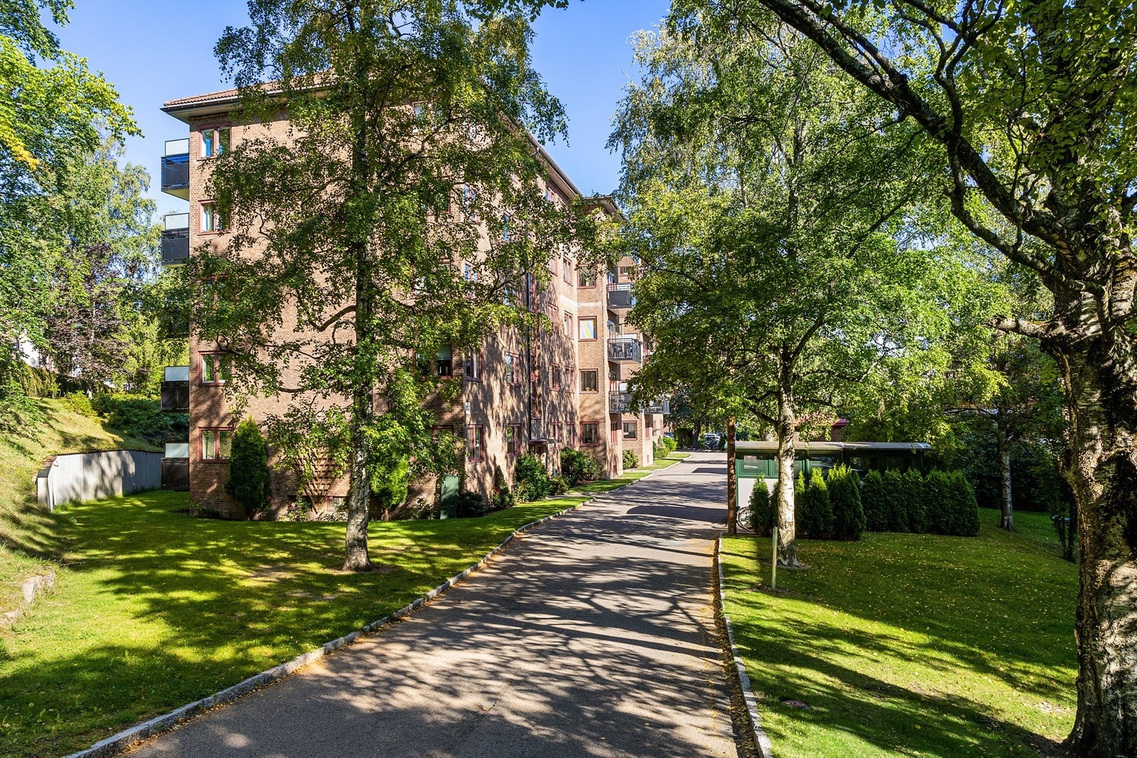 Maridalsveien Borettslag ligger i et rolig og avskjermet boligområde på Bjølsen mellom Nydalen og Sagene, omkranset av frodige grøntarealer. Galleribilde