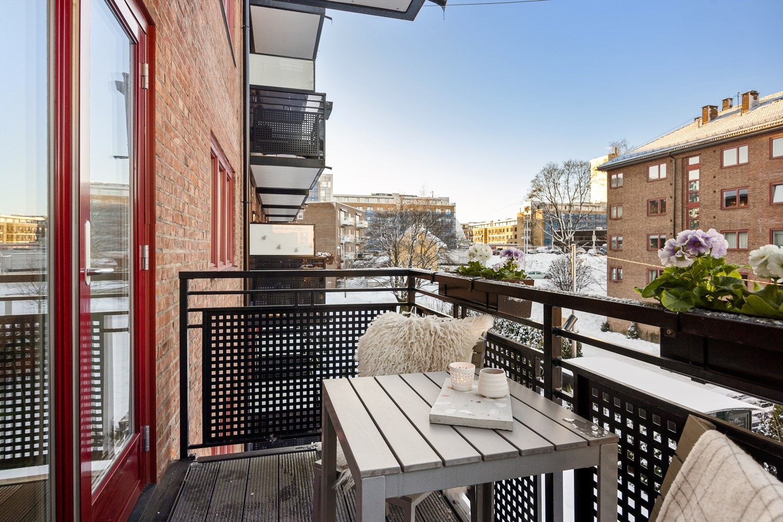 Her kan du enkelt innrede med utemøbler, beplantning og gassgrill. Galleribilde