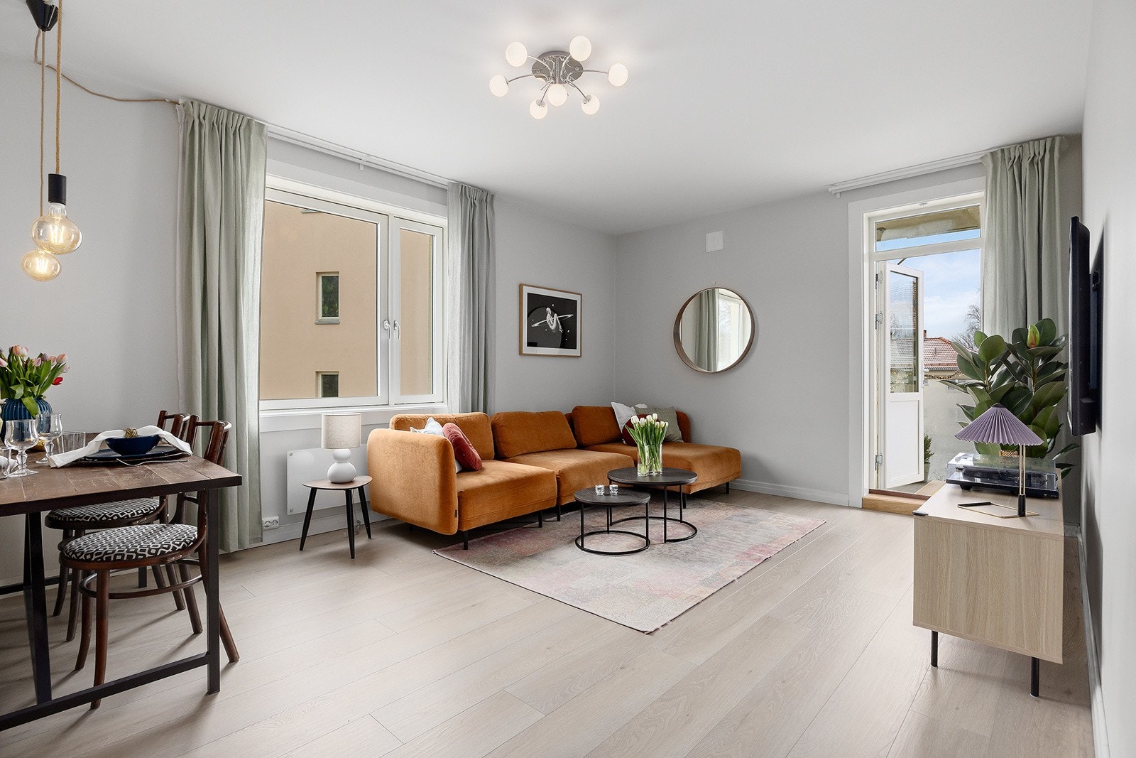 Dette er en særdeles flott 3-roms endeleilighet med lys fra 3 sider. Galleribilde