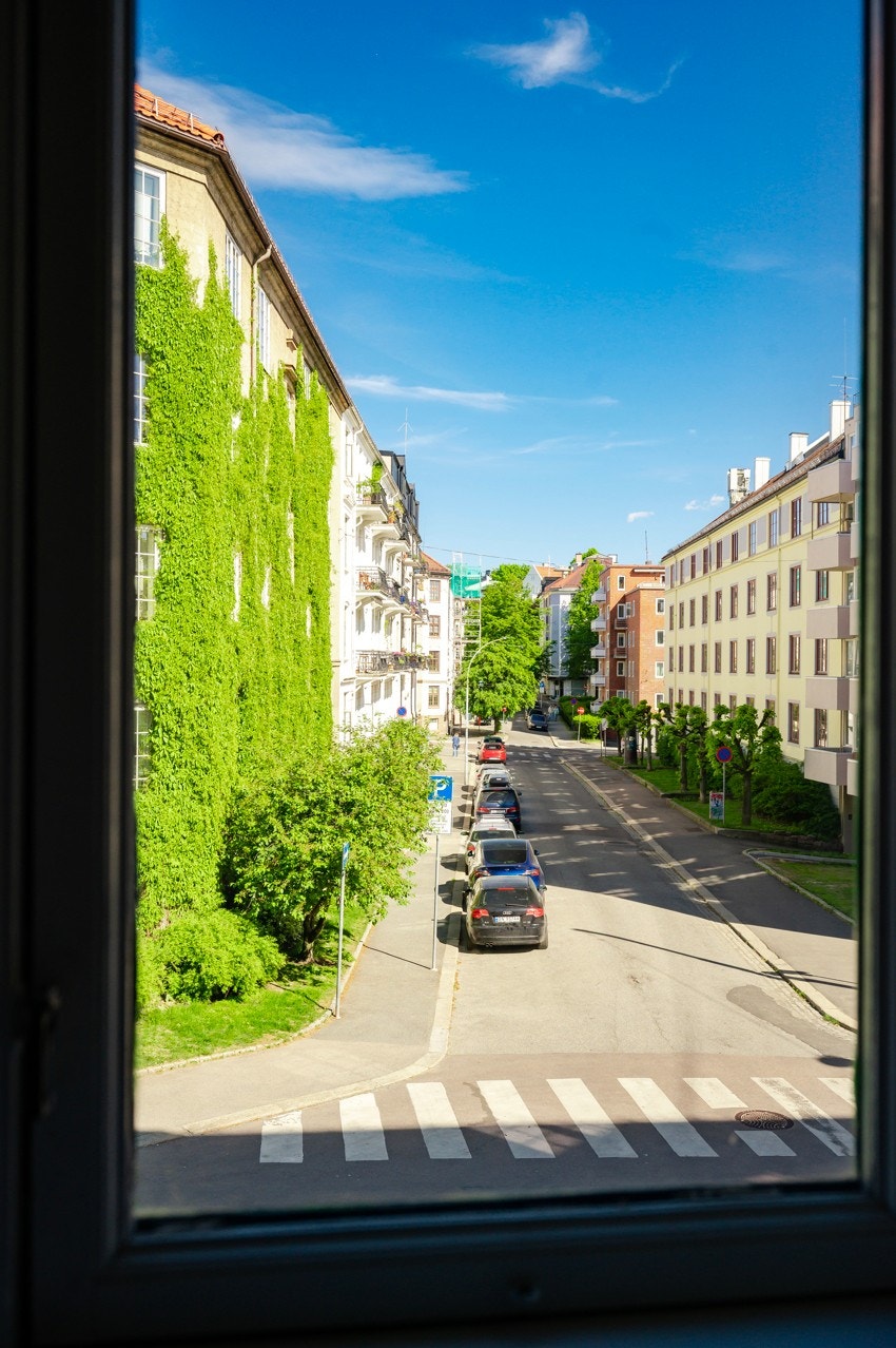 Idyllisk og pent utsyn mot Stensgata og Brageveien. Sommerstid. Galleribilde