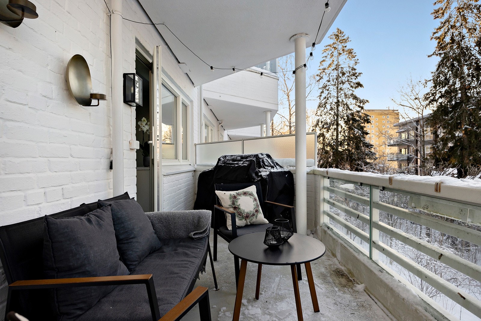 Her er det god plass til utemøbler og grill Galleribilde